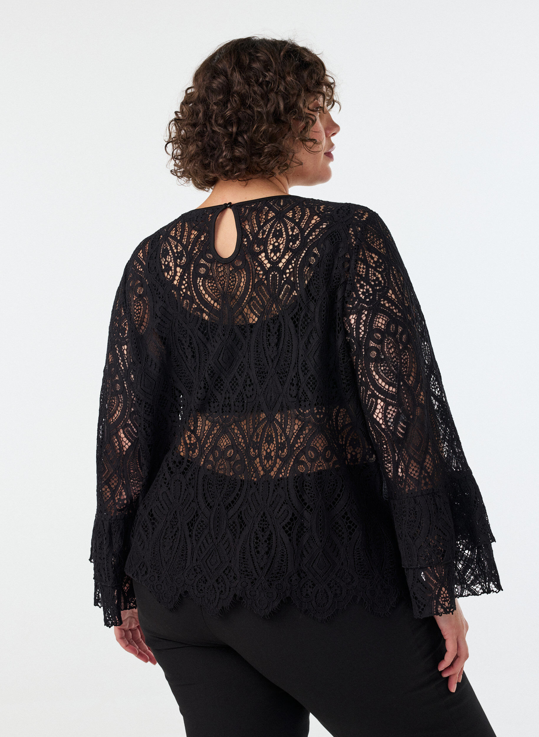 ZizziBlondebluse med lange trompet&aelig;rmer og fl&aelig;ser, Sort, Model image number 2