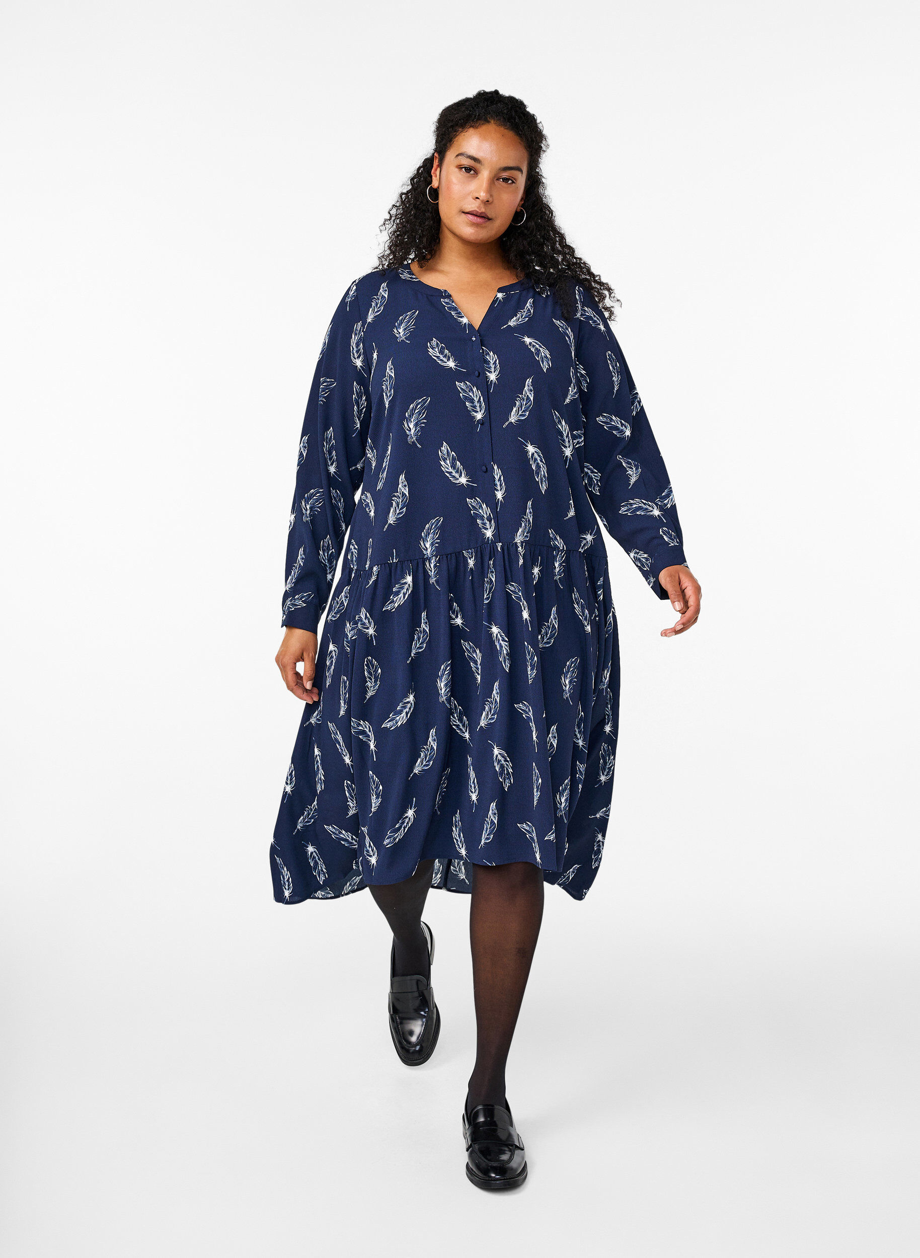 Zizzi Midikjole med lange &aelig;rmer, Navy B. Feather AOP, Model image number 0