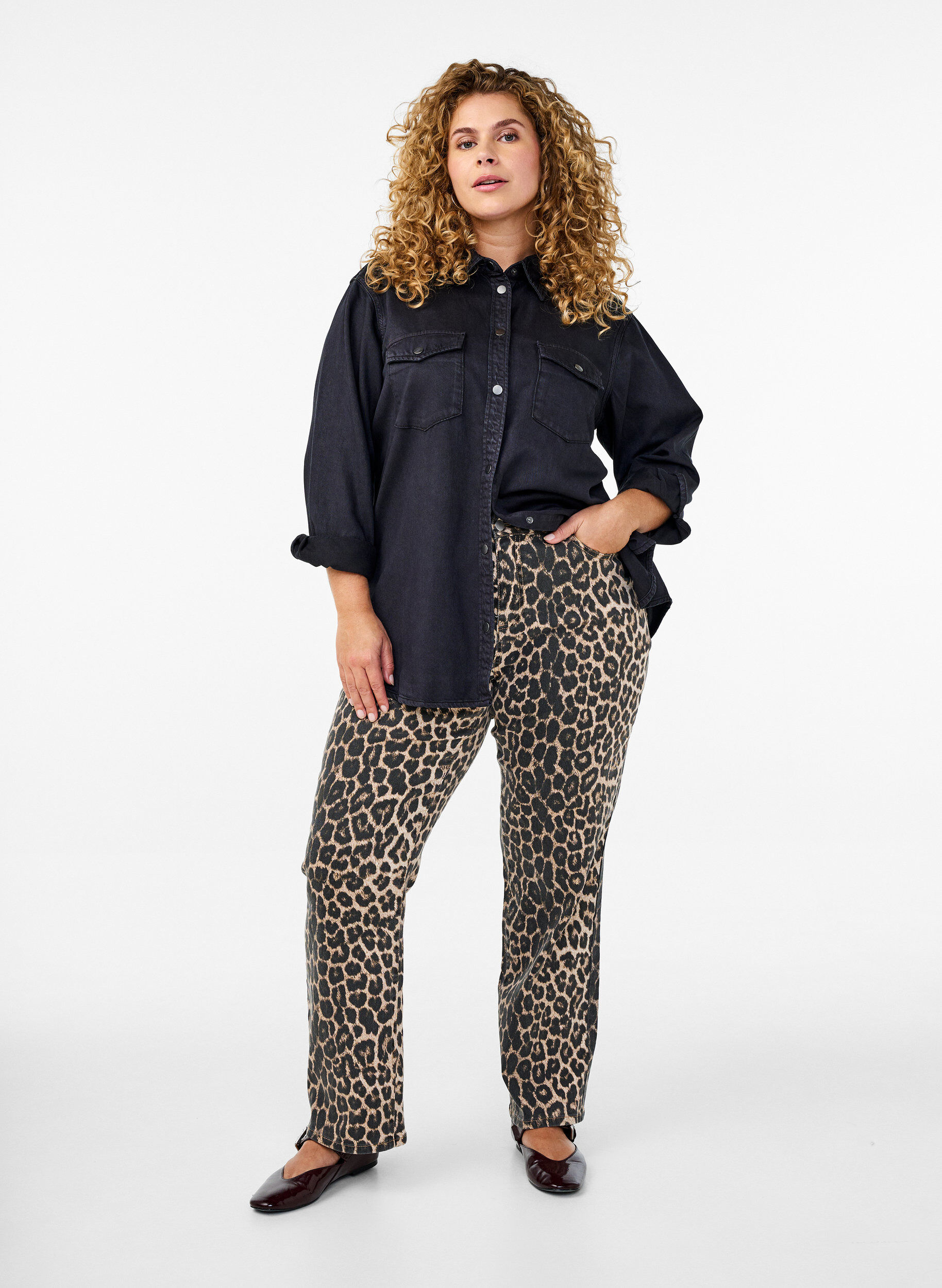 Zizzi Denimskjorte med brystlommer , Sort, Model image number 1