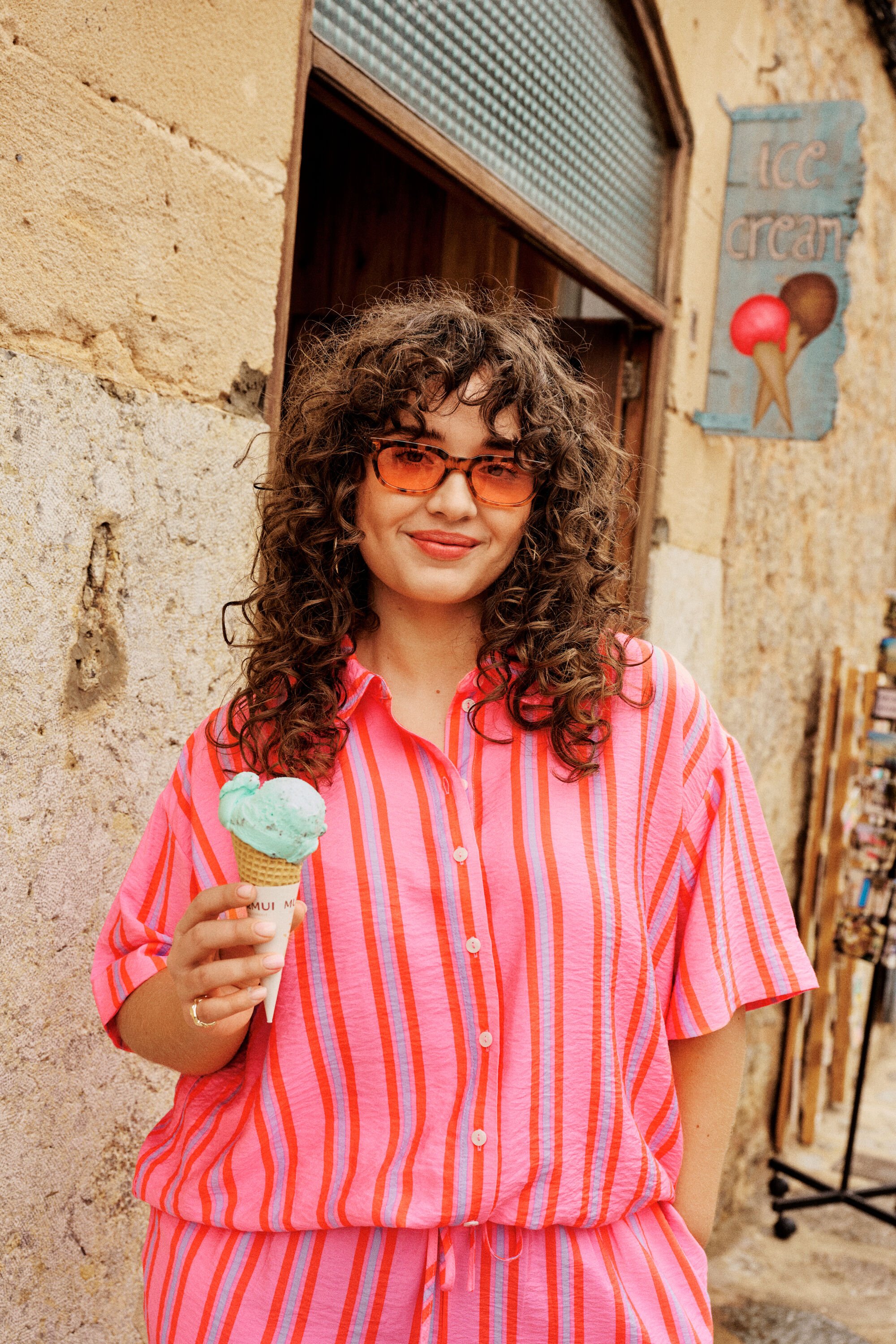 ZizziLyser&oslash;dt sommerligt stribelook, , Model