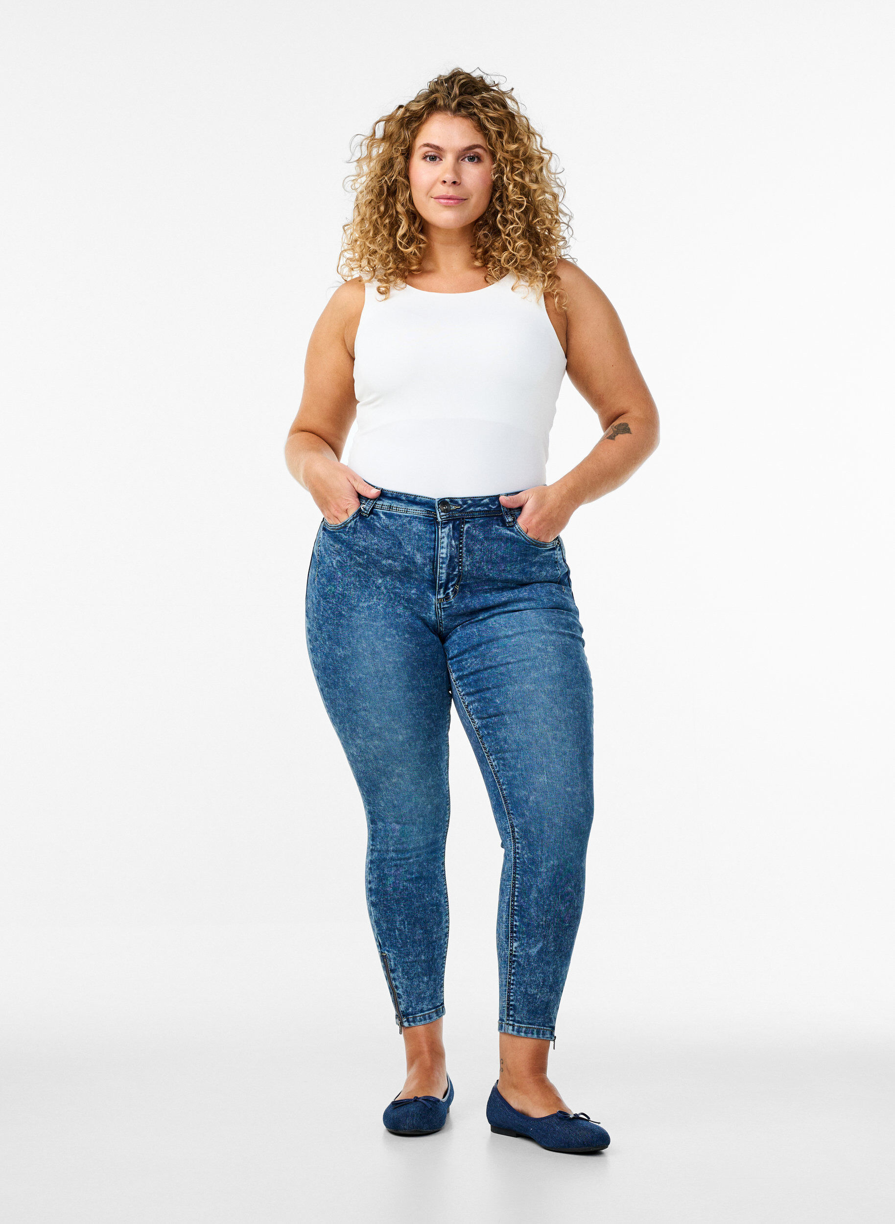 ZizziCropped Amy jeans med lynl&aring;sdetalje, Bl&aring;, Model image number 0