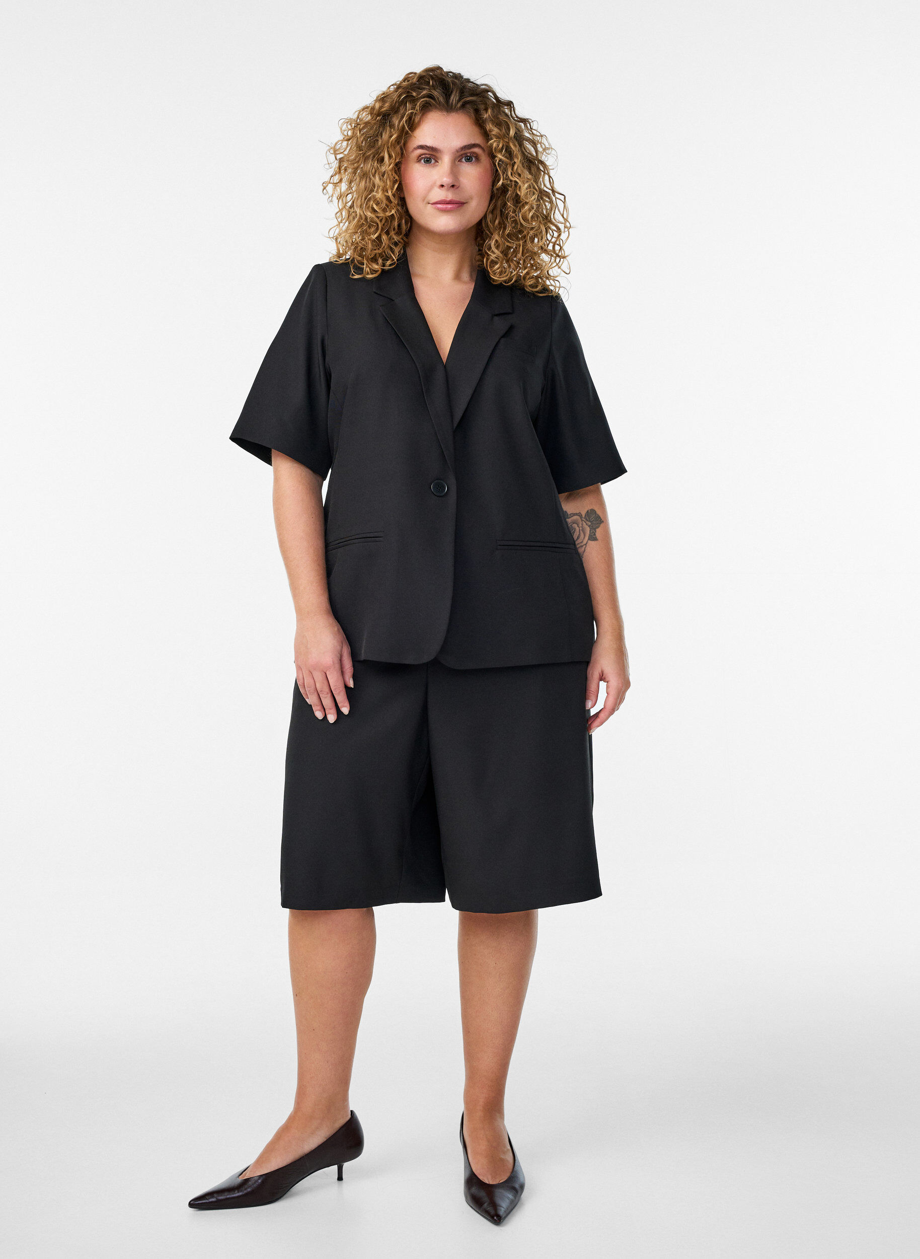 ZizziL&oslash;se bermudashorts med h&oslash;j talje, Sort, Model image number 1