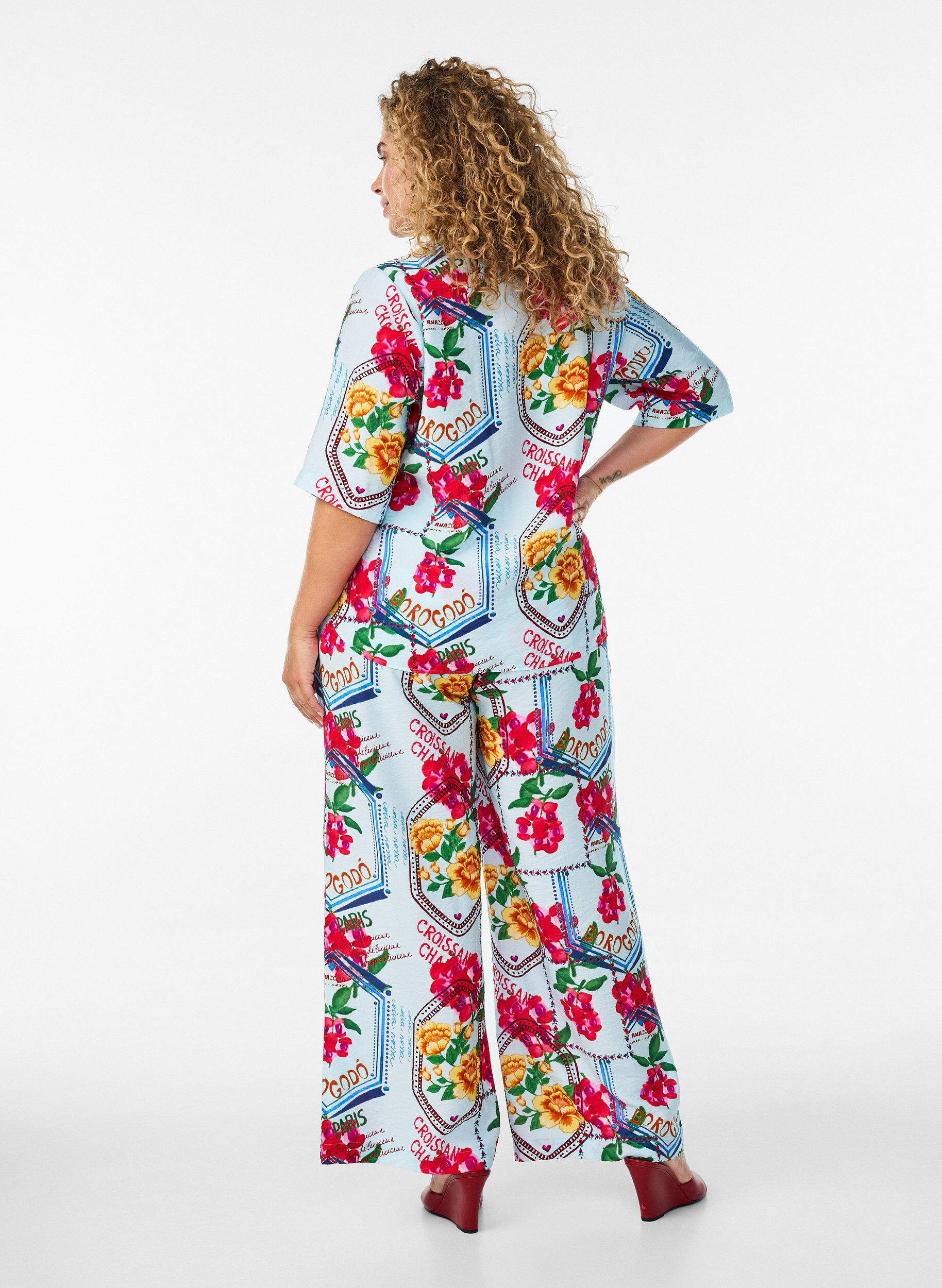 ZizziBukser med lige ben og farverigt print, Bl&aring;, Model image number 1