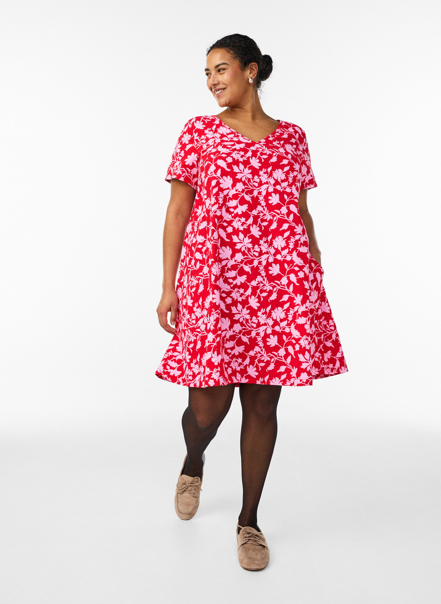 ZizziKort a-shape kjole med blomsterprint, R&oslash;d, Model image number 1