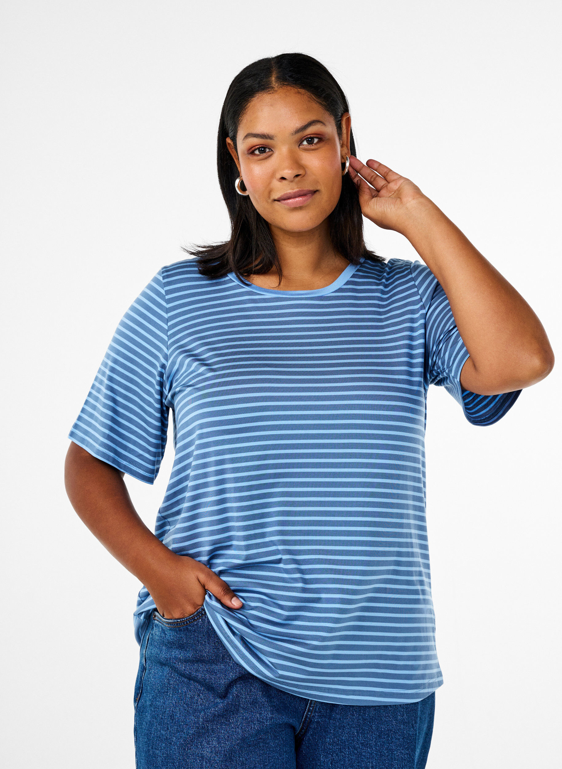 Zizzi T-shirt med TENCEL&trade; Lyocell og striber, Bl&aring;, Model image number 0