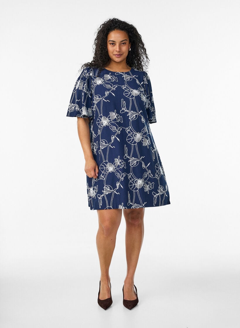 Kort kjole med a-facon og broderet m&oslash;nster, Bl&aring;, Model image number 1