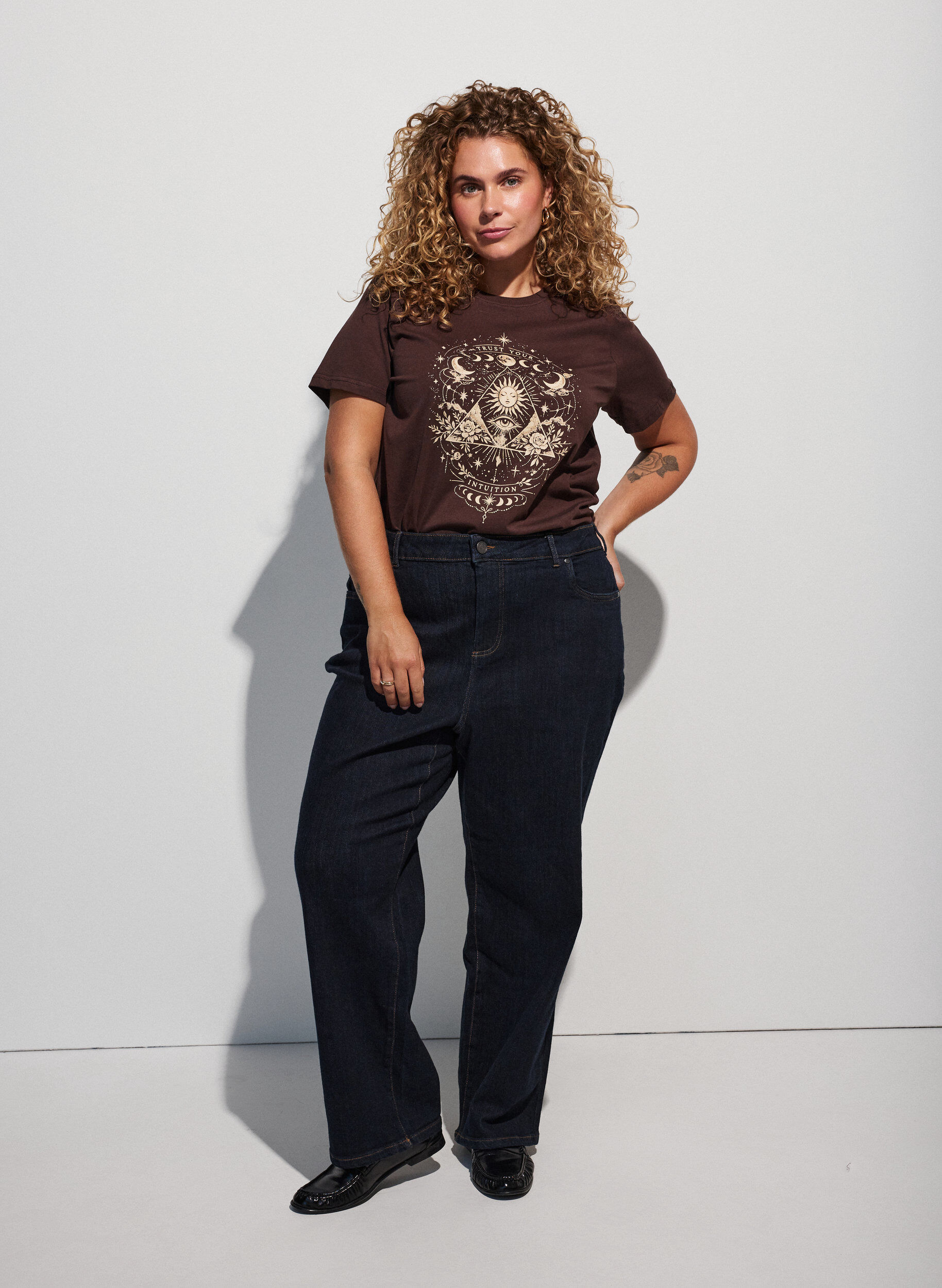 ZizziT-shirt i bomuld med frontmotiv, Brun, Model image number 1