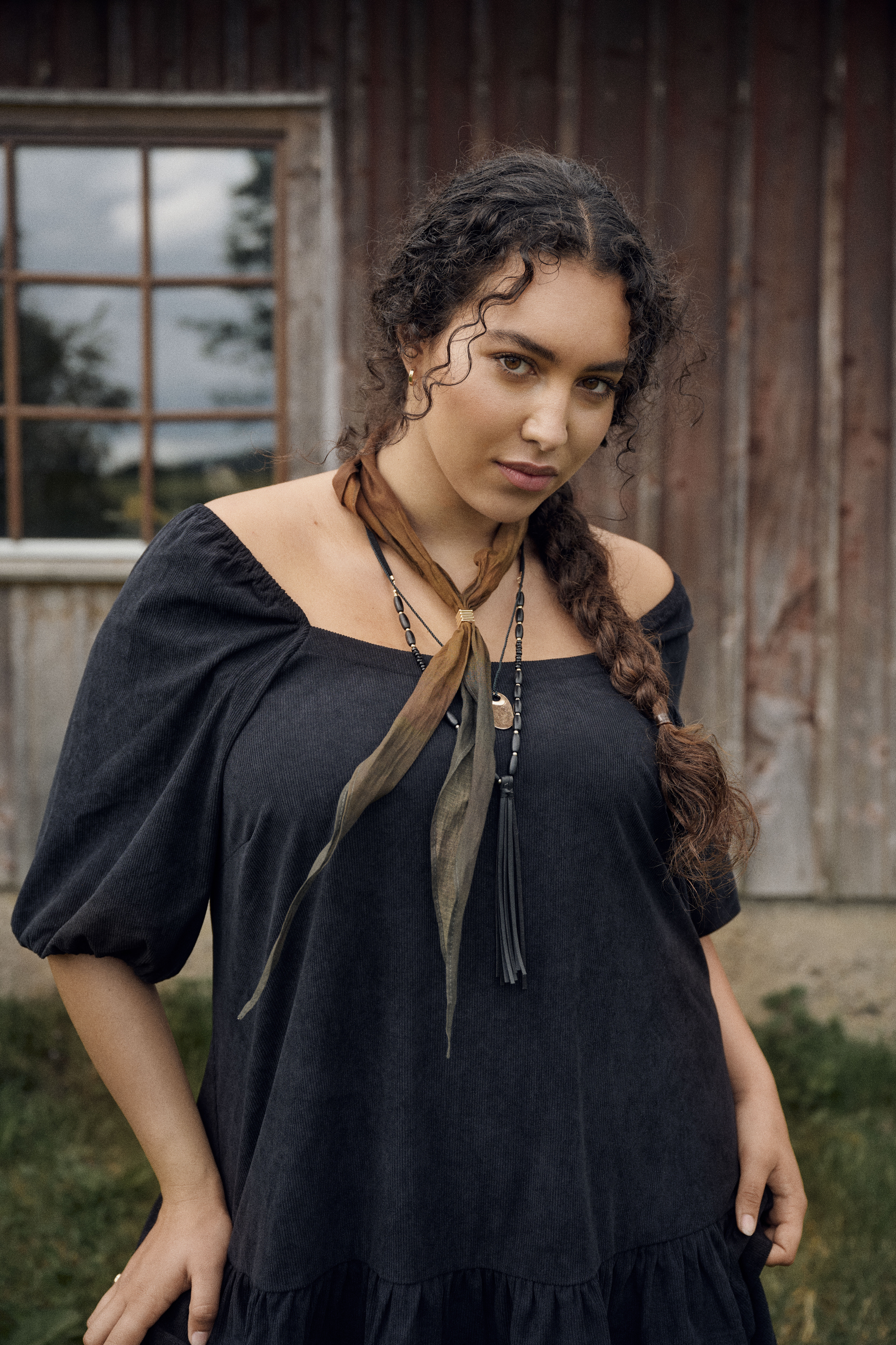 Zizzi Kjole i fl&oslash;jl med firkantet udsk&aelig;ring, , Model