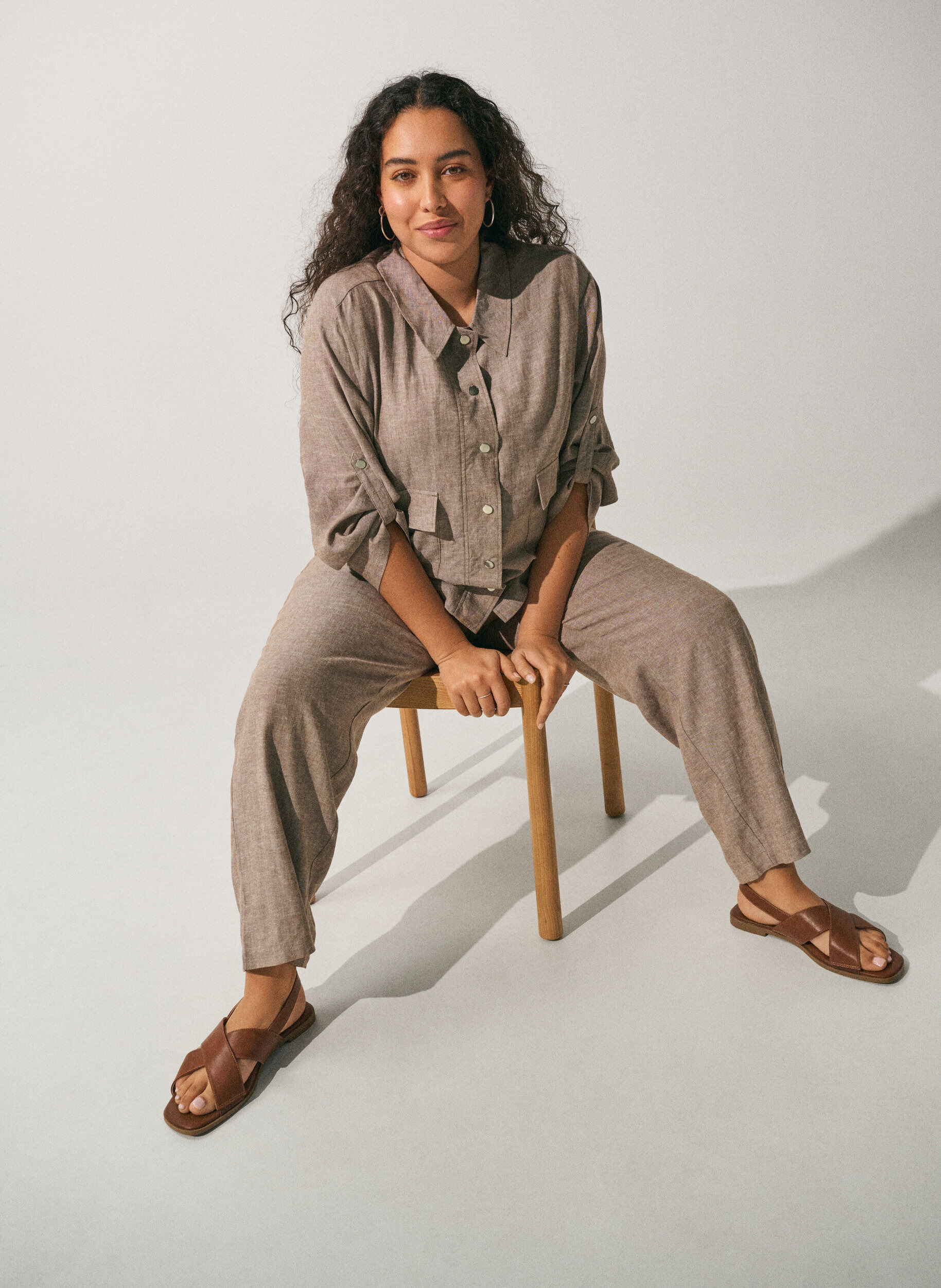 Zizzi Skjortebluse i h&oslash;r og viskose med justerbar talje, Brun, Image image number 0