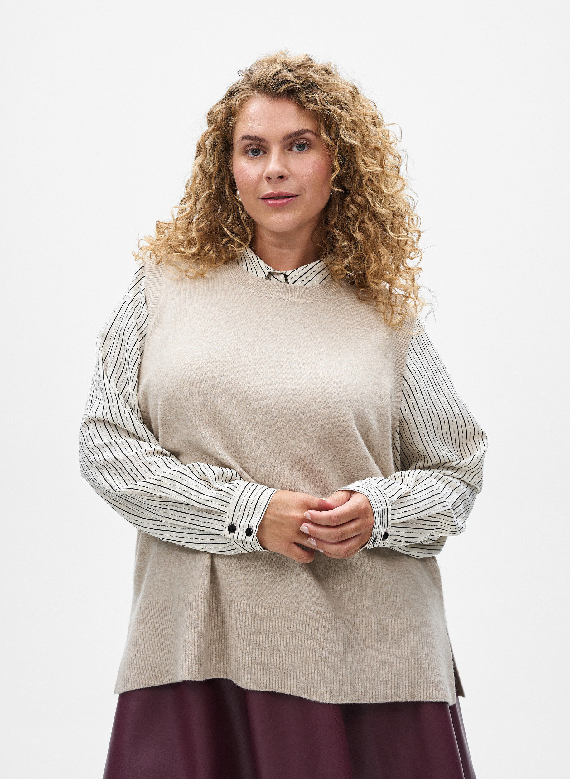 ZizziStrikvest med ribkanter, Beige, Model image number 0