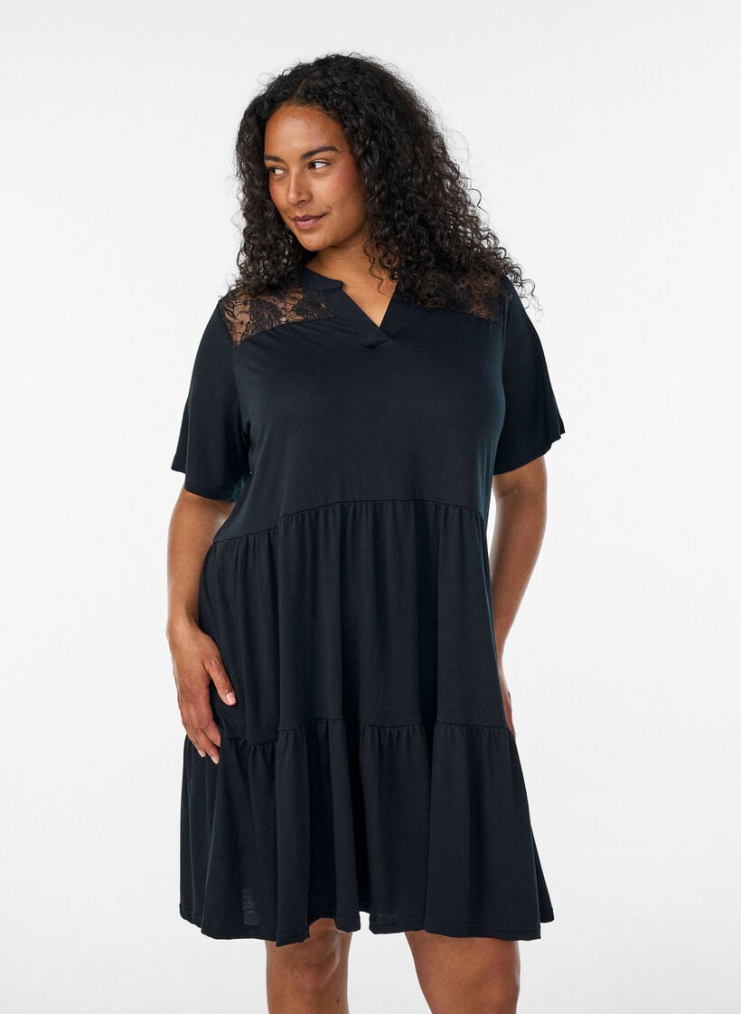 Jerseykjole med blondedetaljer og lagdelt sk&oslash;rt, Sort, Model image number 0
