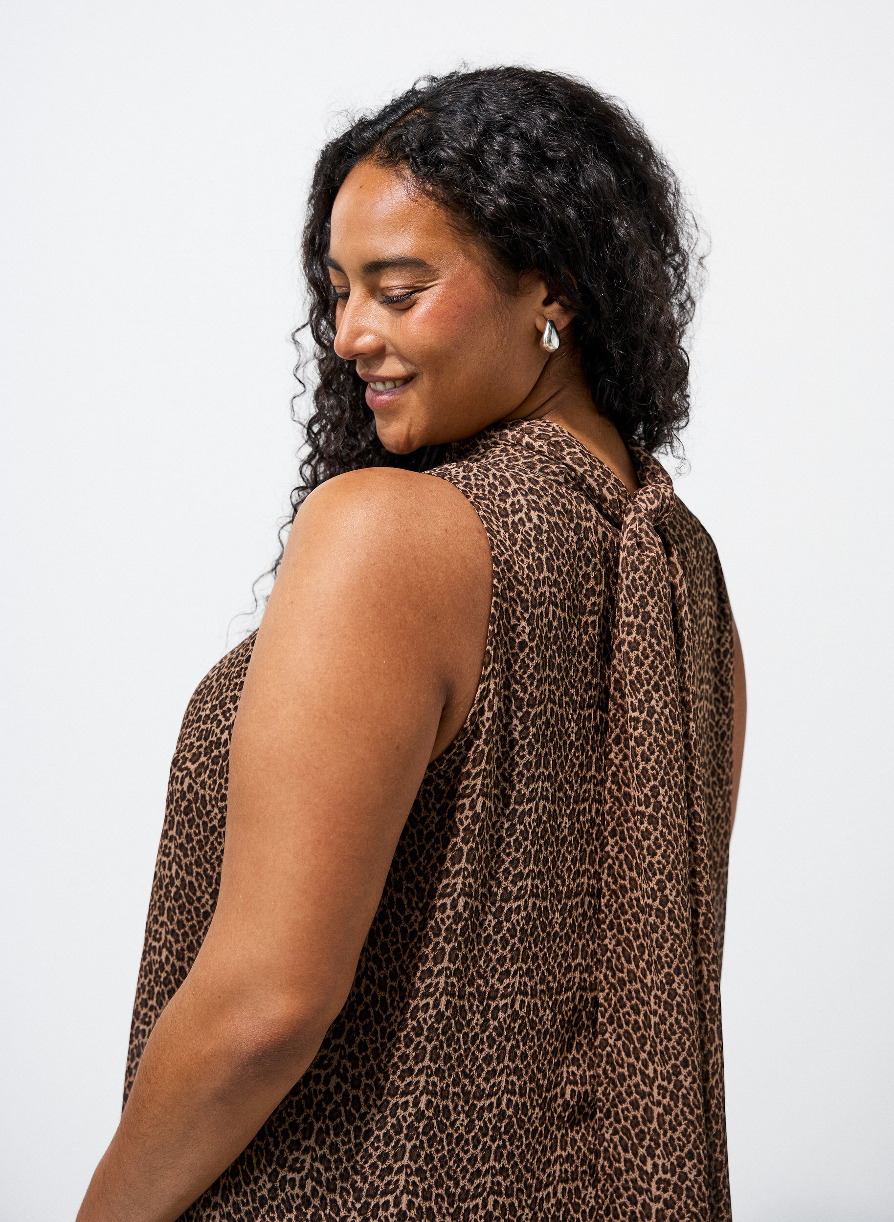 ZizziMidikjole i chiffon med leopardprint og bindeb&aring;nd, Brun, Model image number 3