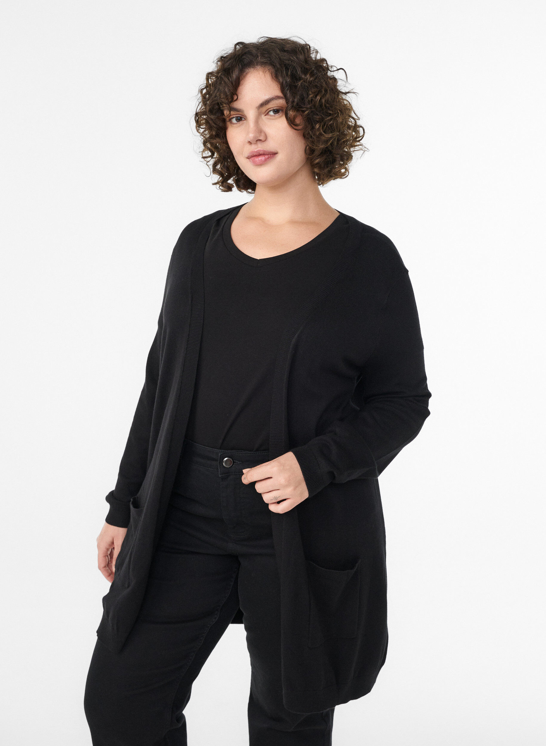 Lang strikcardigan i viskosemix., Sort, Model