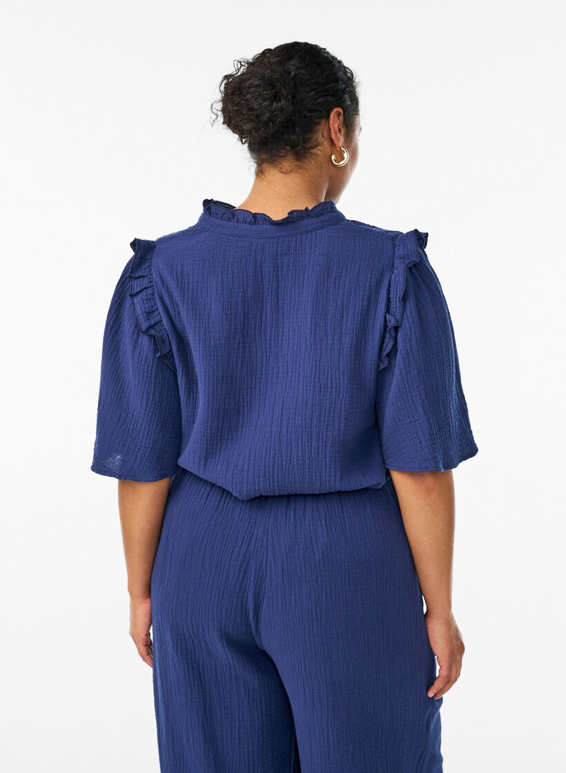 Bluse i bomuldsmusselin med broderie anglaise og 1/2 &aelig;rmer, Bl&aring;, Model image number 2