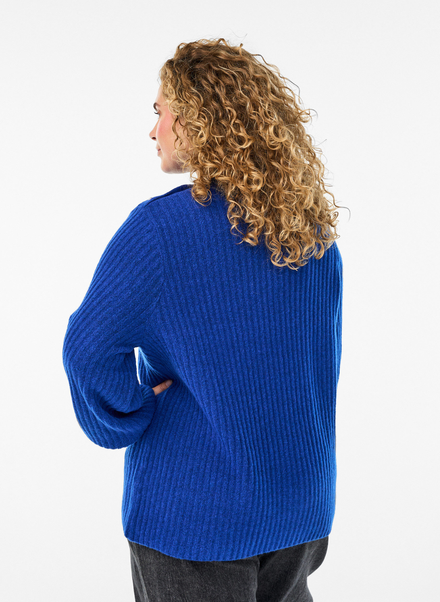 Zizzi Ribstrikket sweater med ballon&aelig;rmer og knapper, Bl&aring;, Model image number 2