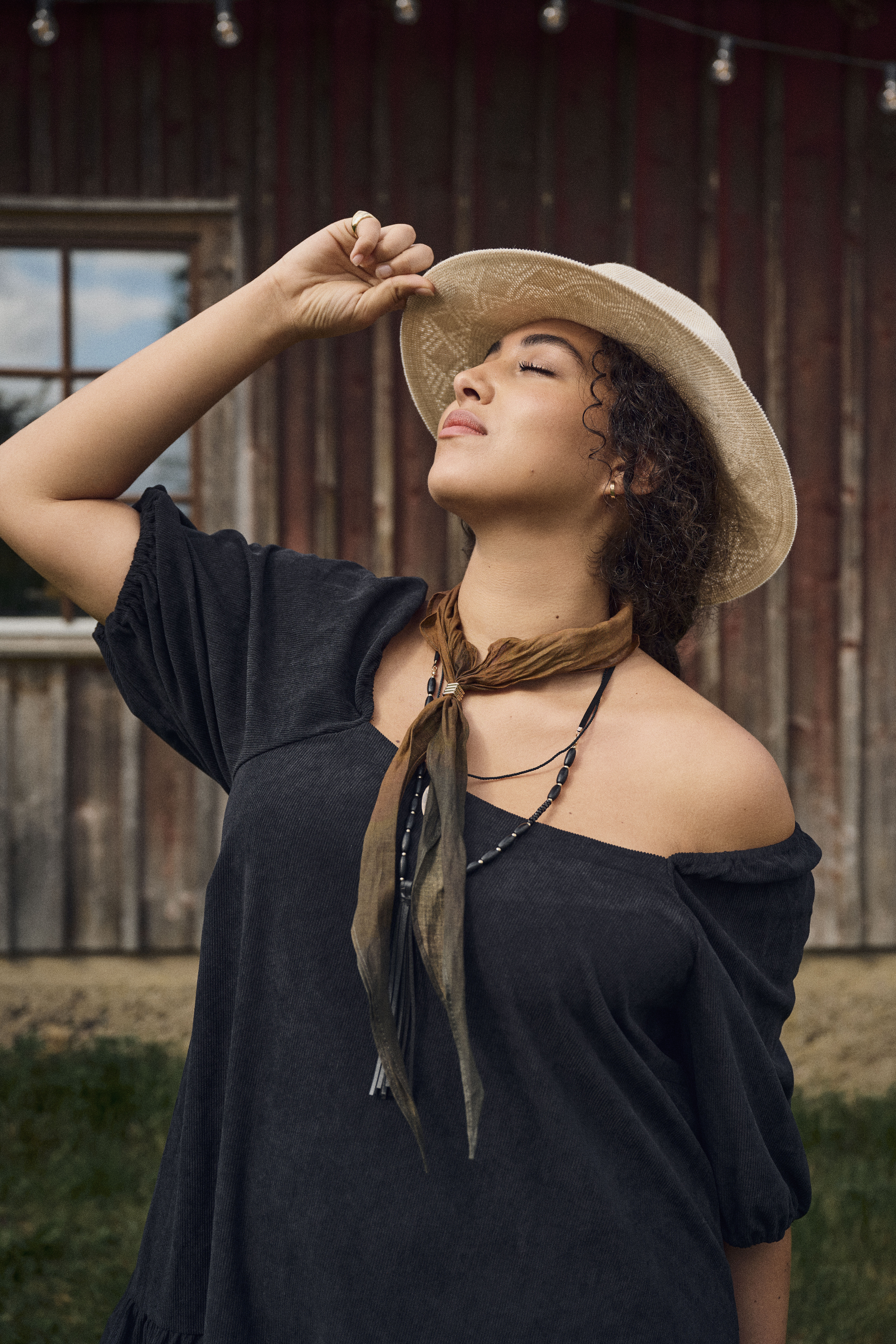 Zizzi Kjole i fl&oslash;jl med firkantet udsk&aelig;ring, , Model