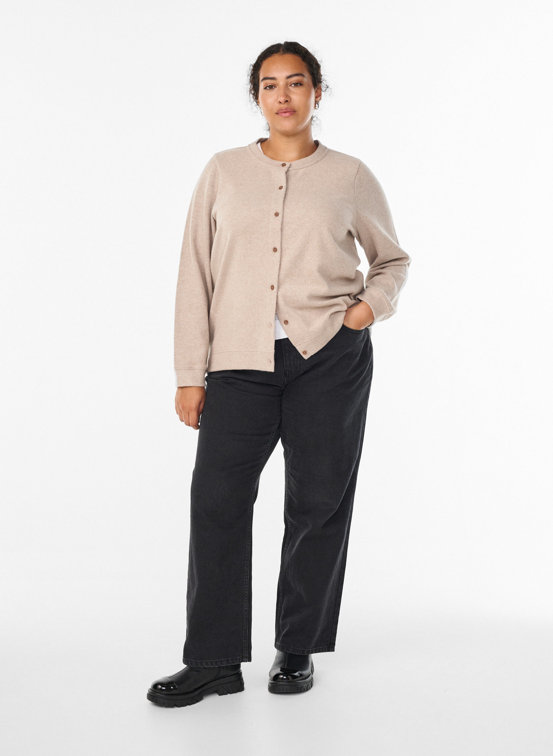 Zizzi Jerseycardigan med rund hals og knapper, Beige, Model image number 1