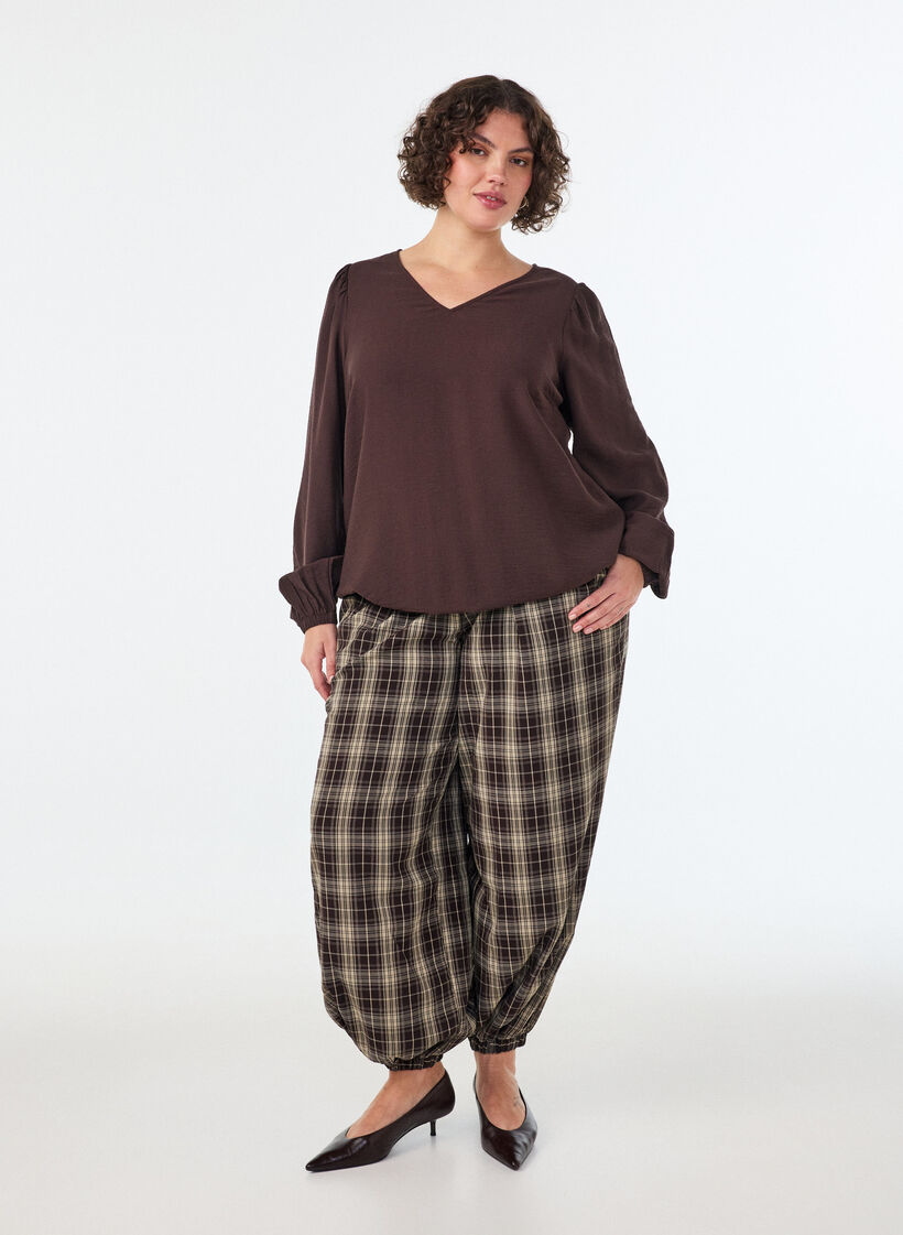 Viskosebluse med V-hals og ballonpasform, Brun, Model image number 1