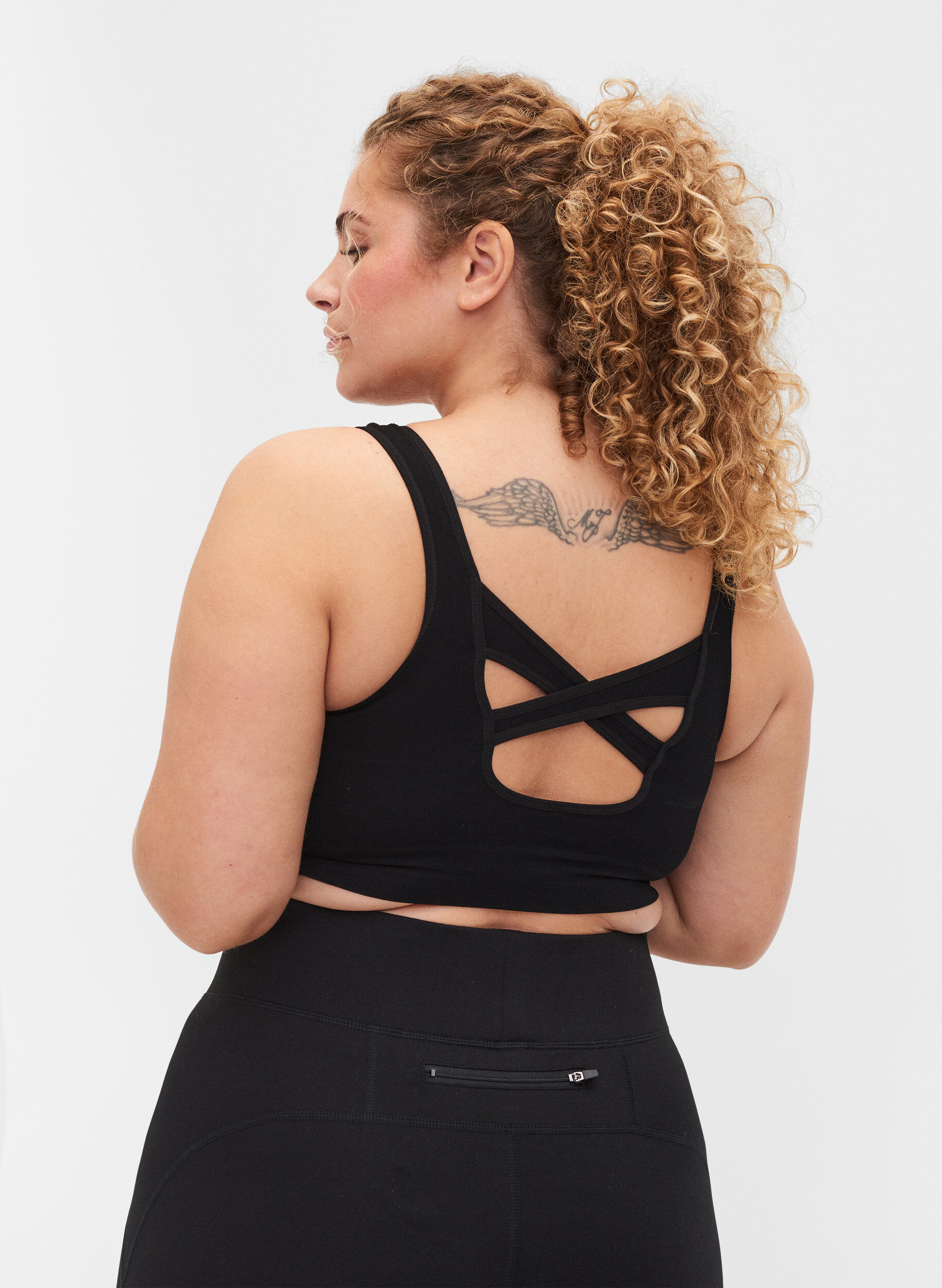 Zizzi Ensfarvet sports bh med krydset ryg, Black, Model image number 1