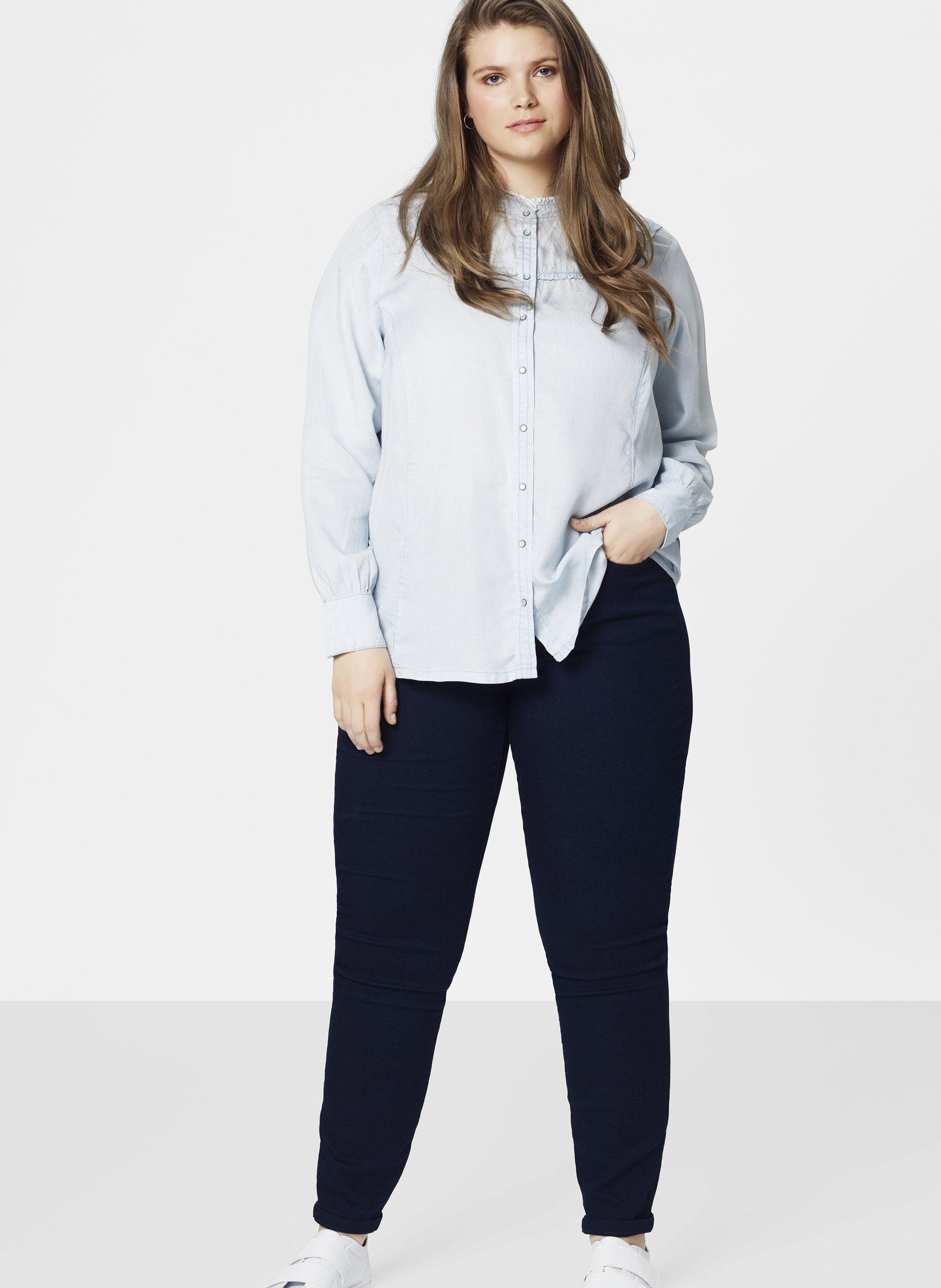Zizzi H&oslash;jtaljede super slim Amy jeans, Bl&aring;, Model image number 2