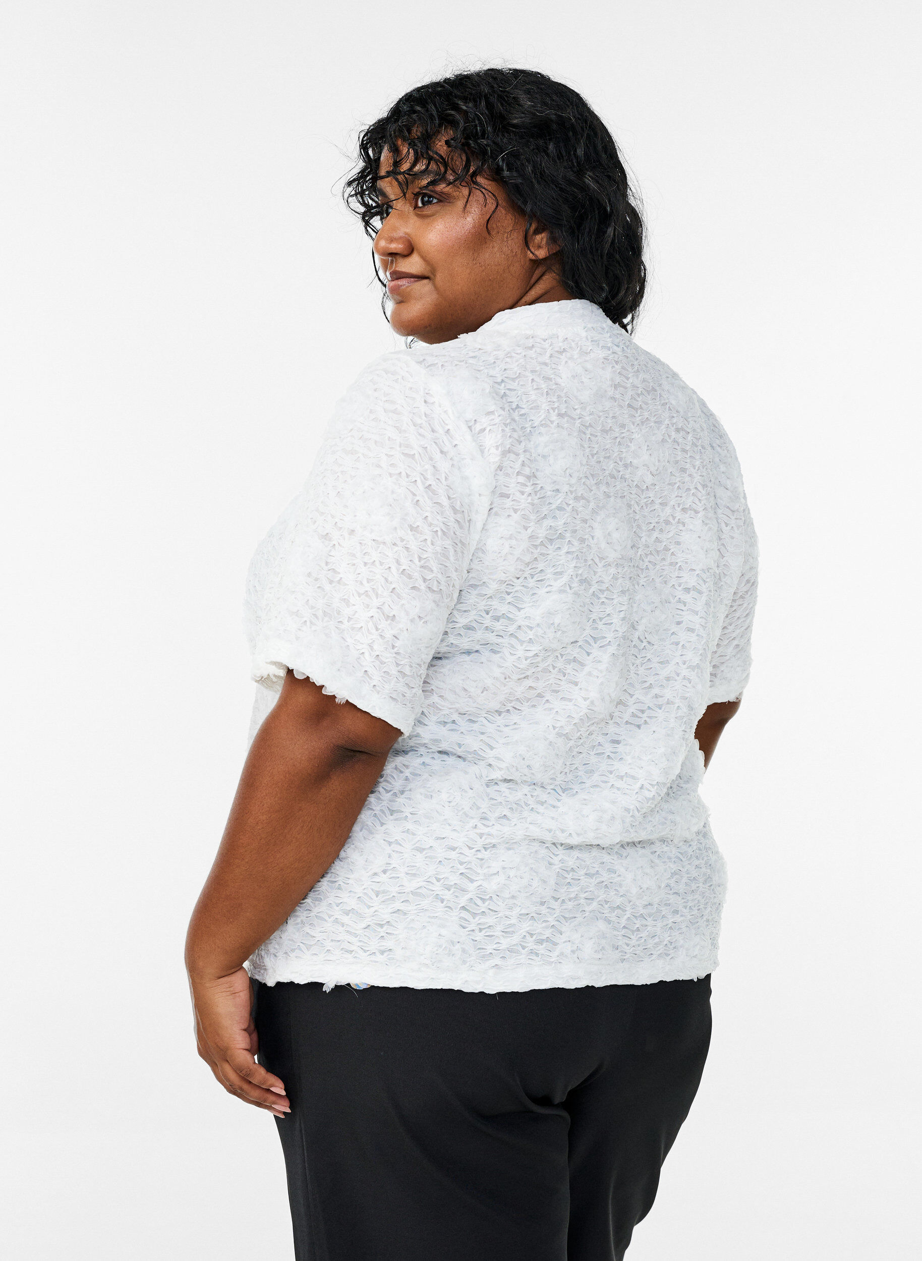 Zizzi Bluse med 3D blomster og korte &aelig;rmer, Hvid, Model image number 2