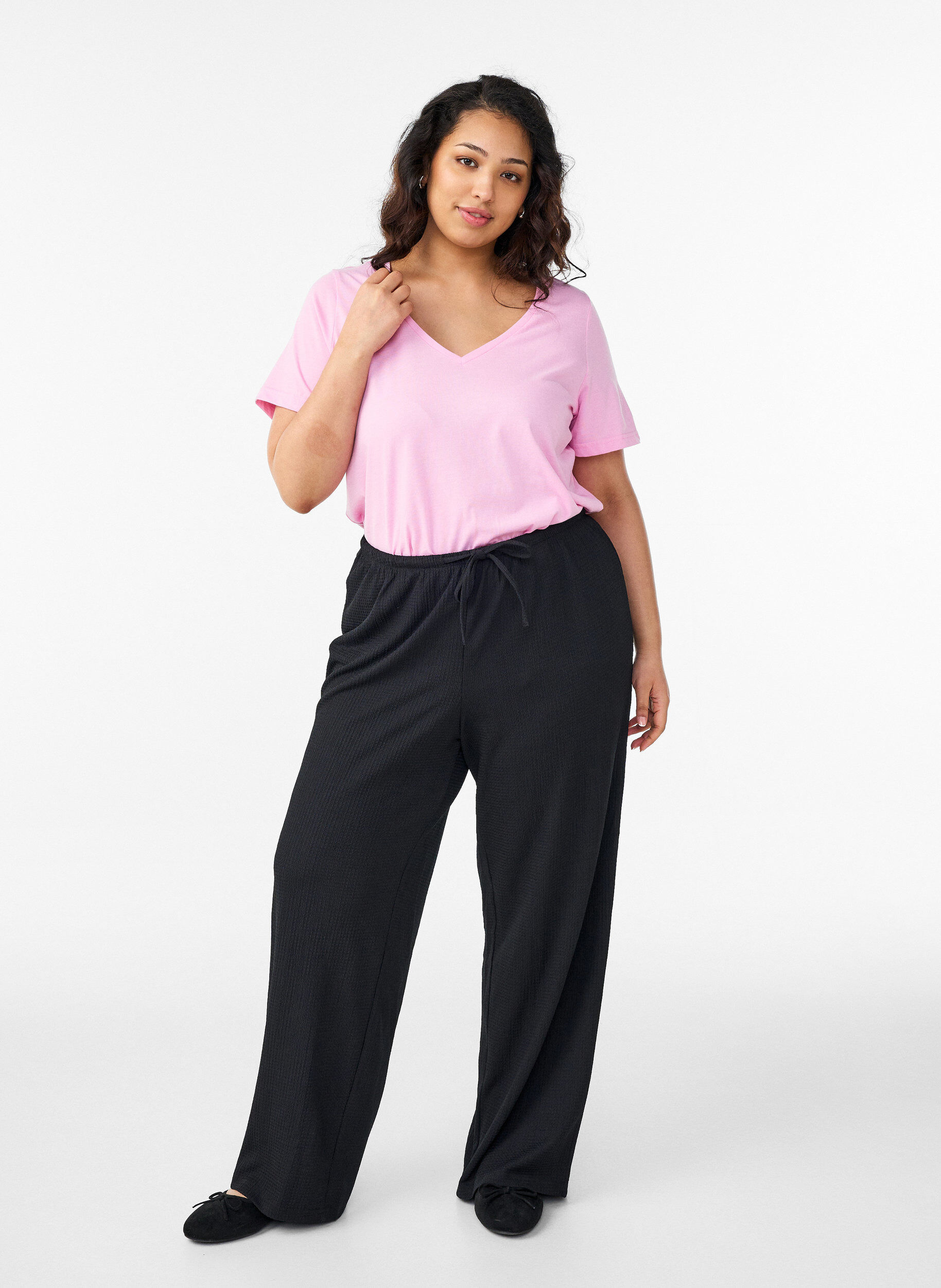 ZizziT-shirt med V-hals, Lyser&oslash;d, Model image number 1