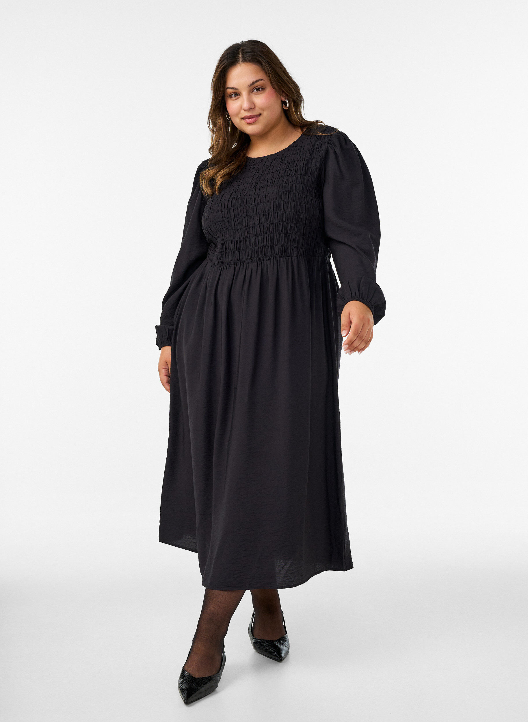 Midikjole i viskose med smock, Sort, Model