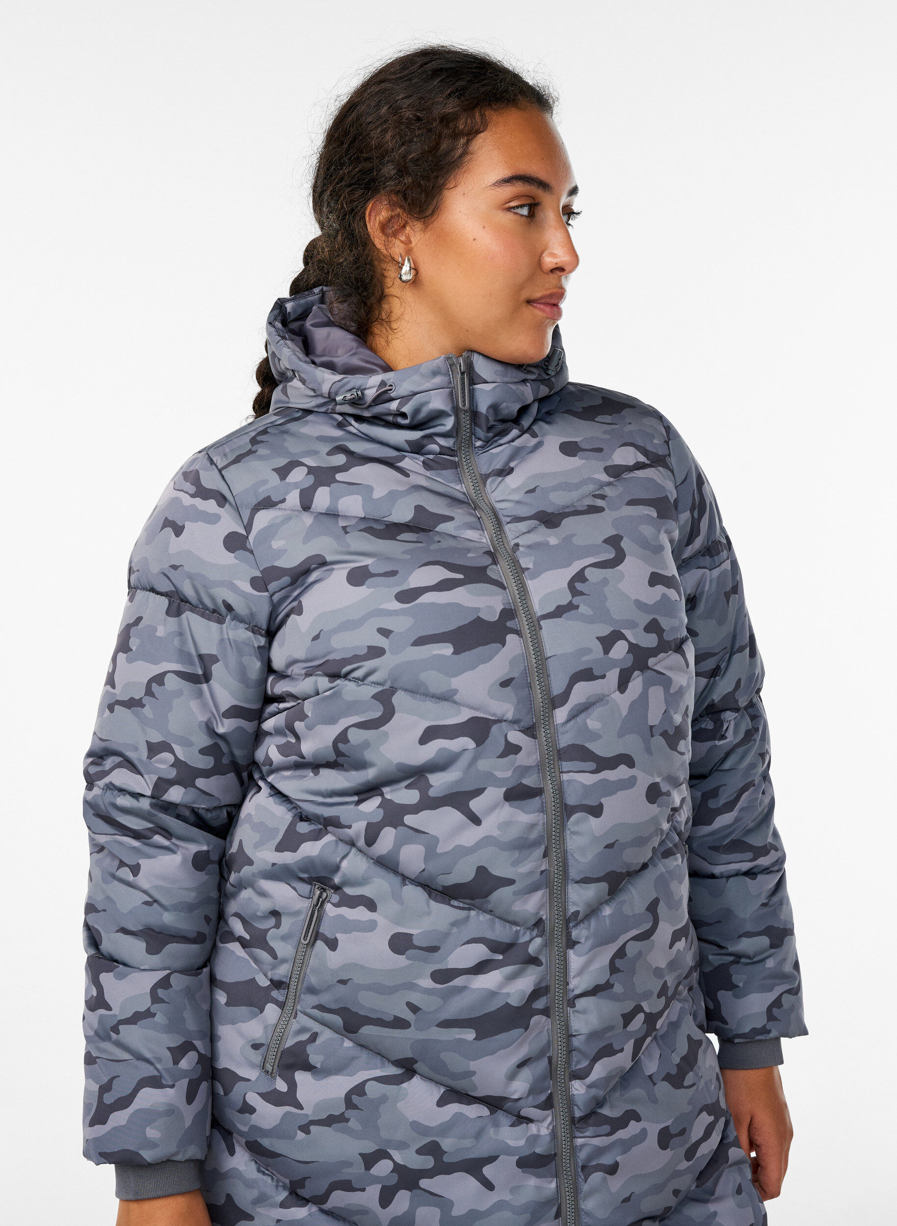 Zizzi Lang camouflage pufferjakke, Gr&aring;, Model image number 3