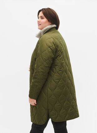 Lang quiltet jakke med lommer og lynlås, Winter Moss, Model image number 1