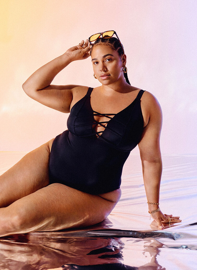 Badedragt med string detaljer, Black, Image image number 0