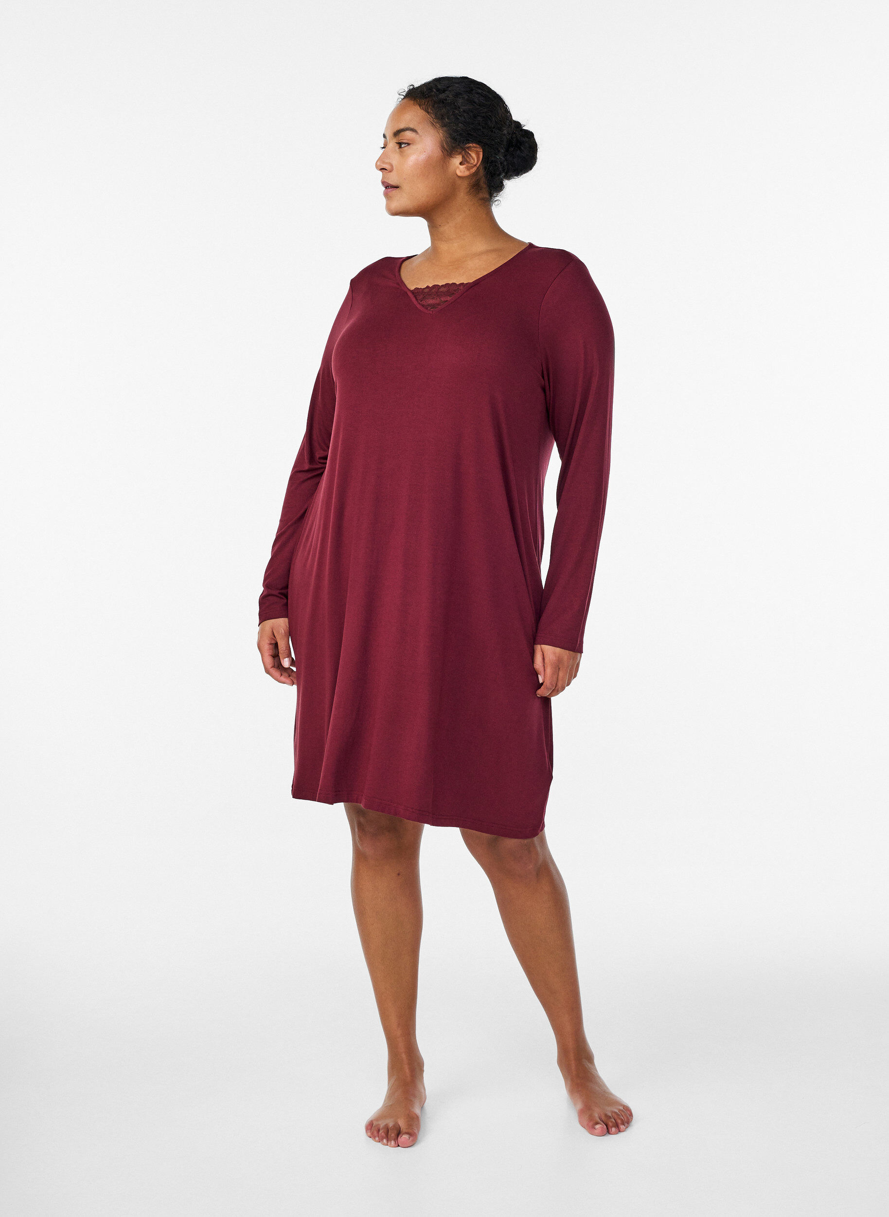 Zizzi Lang&aelig;rmet natkjole med blondeindsats og v-udsk&aelig;ring, R&oslash;d, Model image number 1