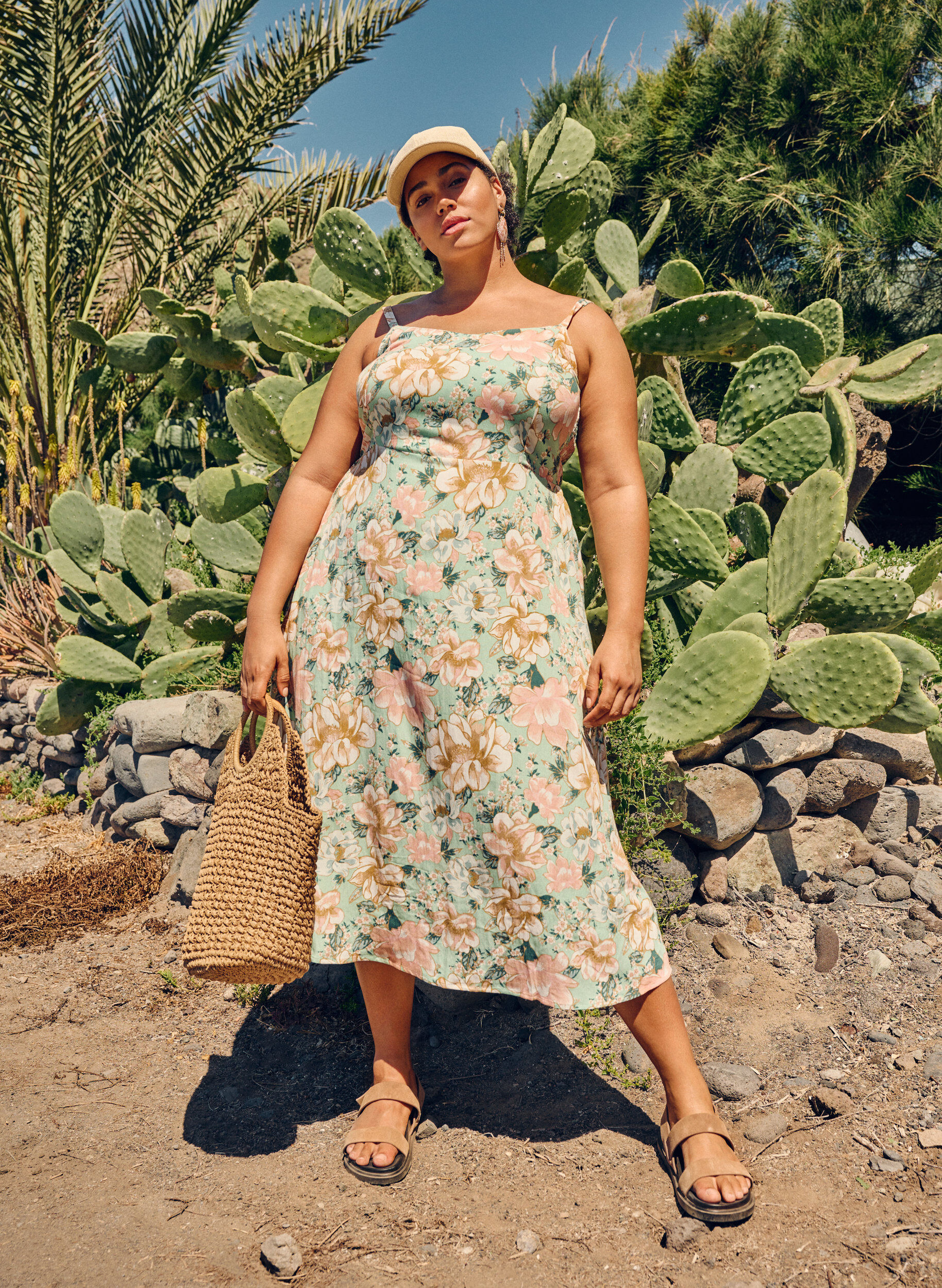 Zizzi Blomstret stropkjole i viskose med smock, Green Flower, Image image number 0