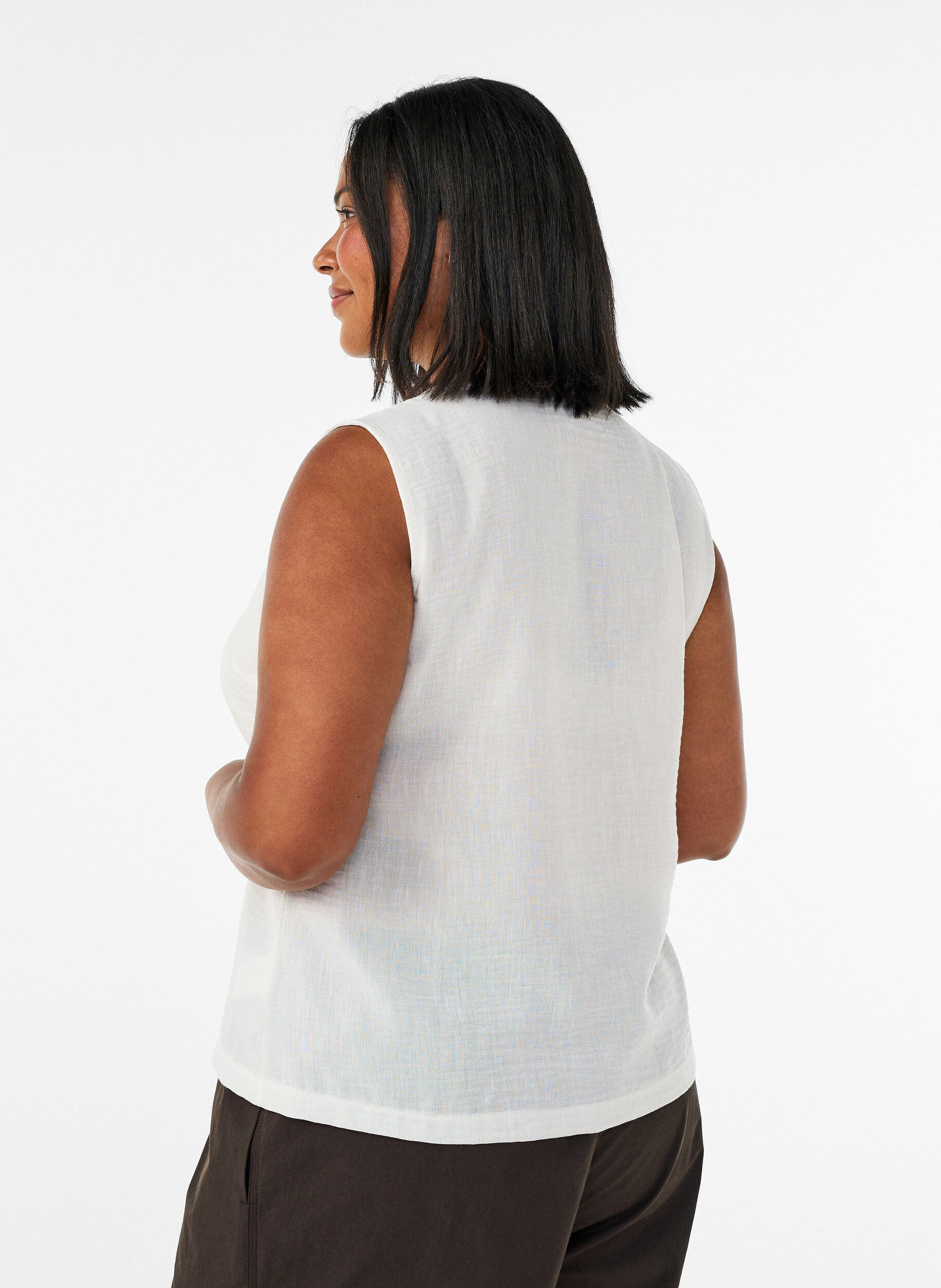 Zizzi&AElig;rmel&oslash;s vest med V-udsk&aelig;ring og knapper, Vanilla, Model image number 2