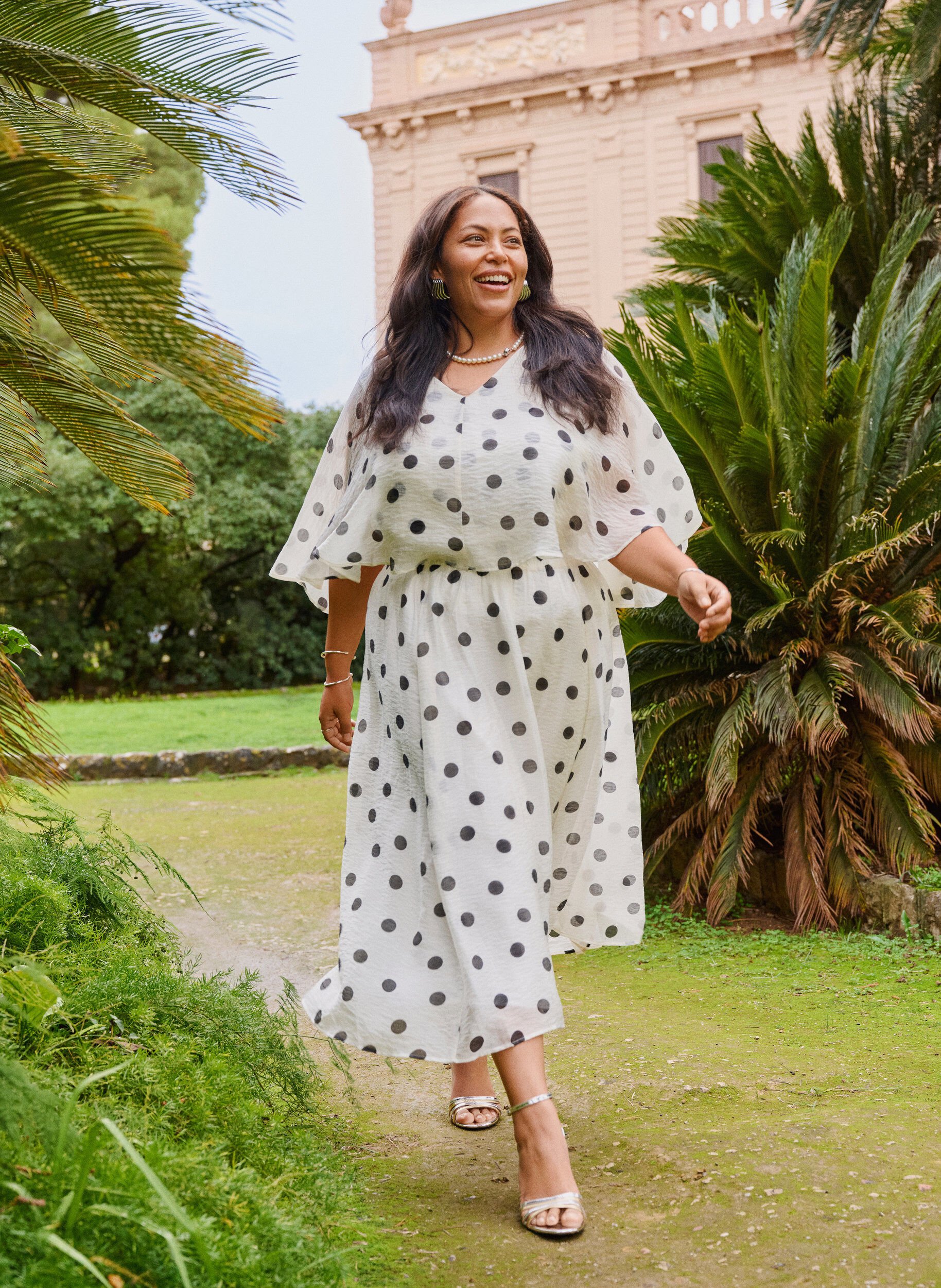 A-formet midinederdel med prikker