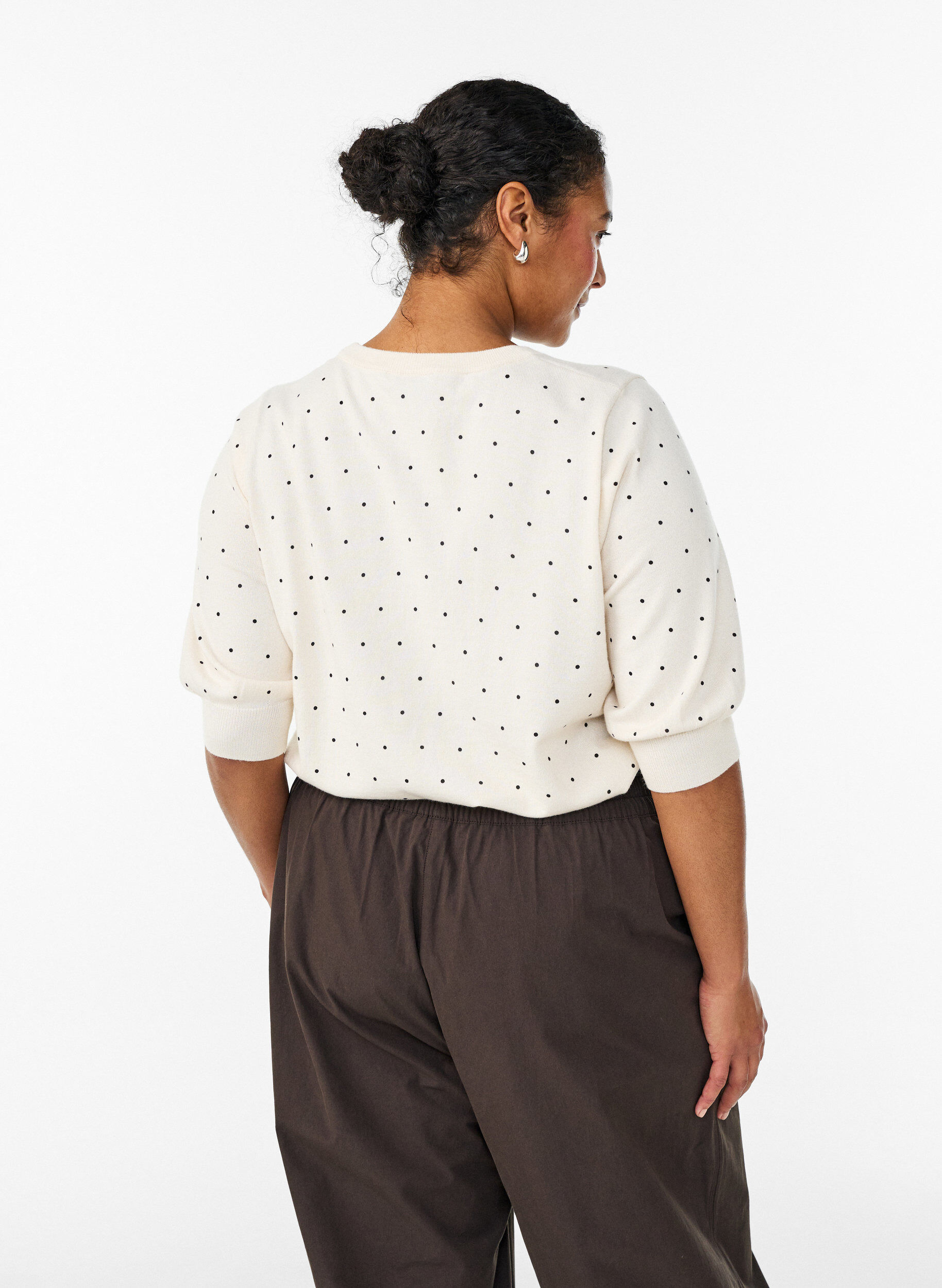 ZizziStrikbluse med prikm&oslash;nster og korte &aelig;rmer, Hvid, Model image number 1