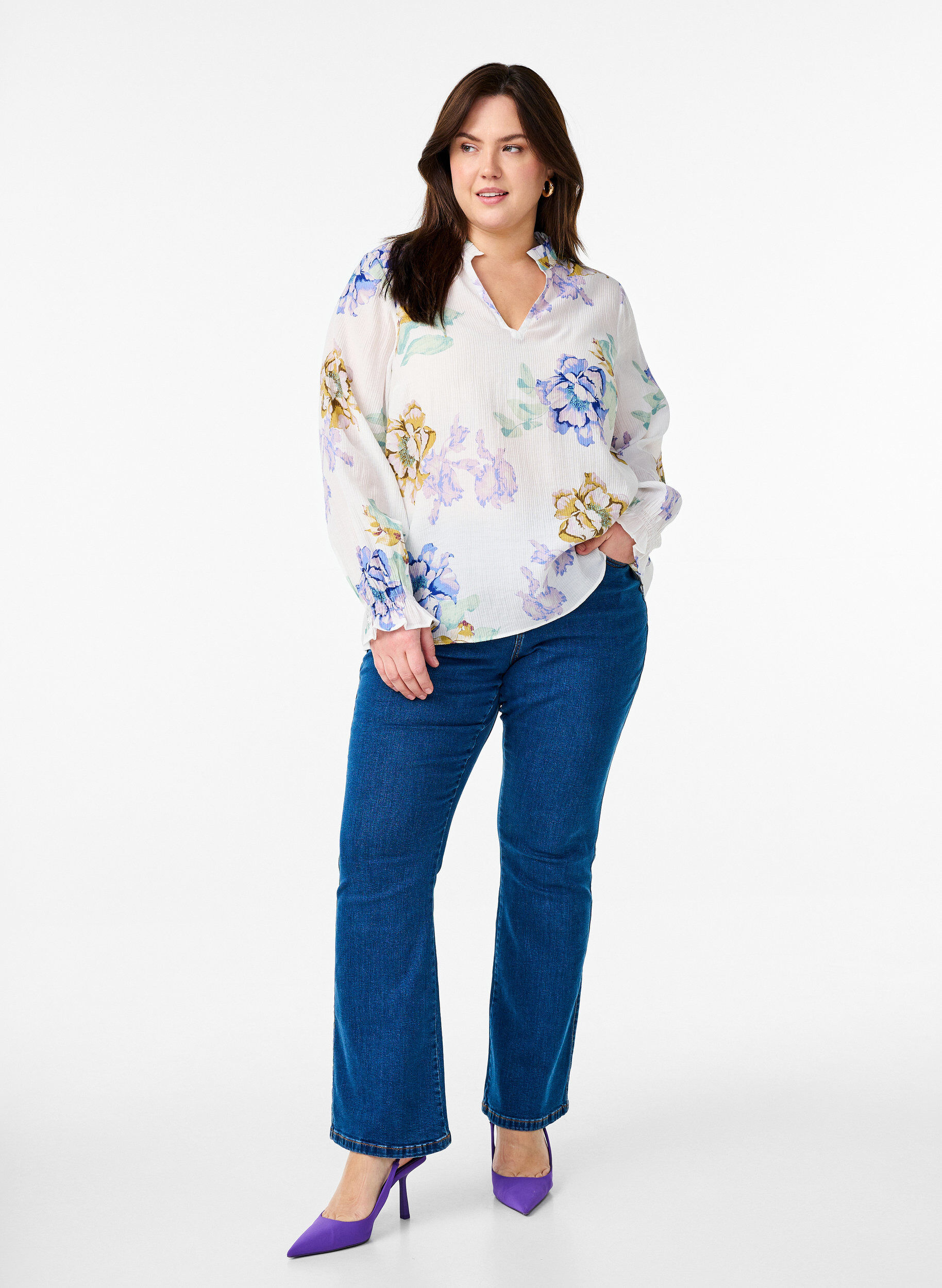 Zizzi Plisseret bluse med lange &aelig;rmer og blomsterprint, Hvid, Model image number 1