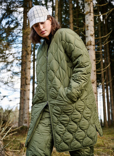Lang quiltet jakke med lommer og lynlås, Winter Moss, Image image number 0