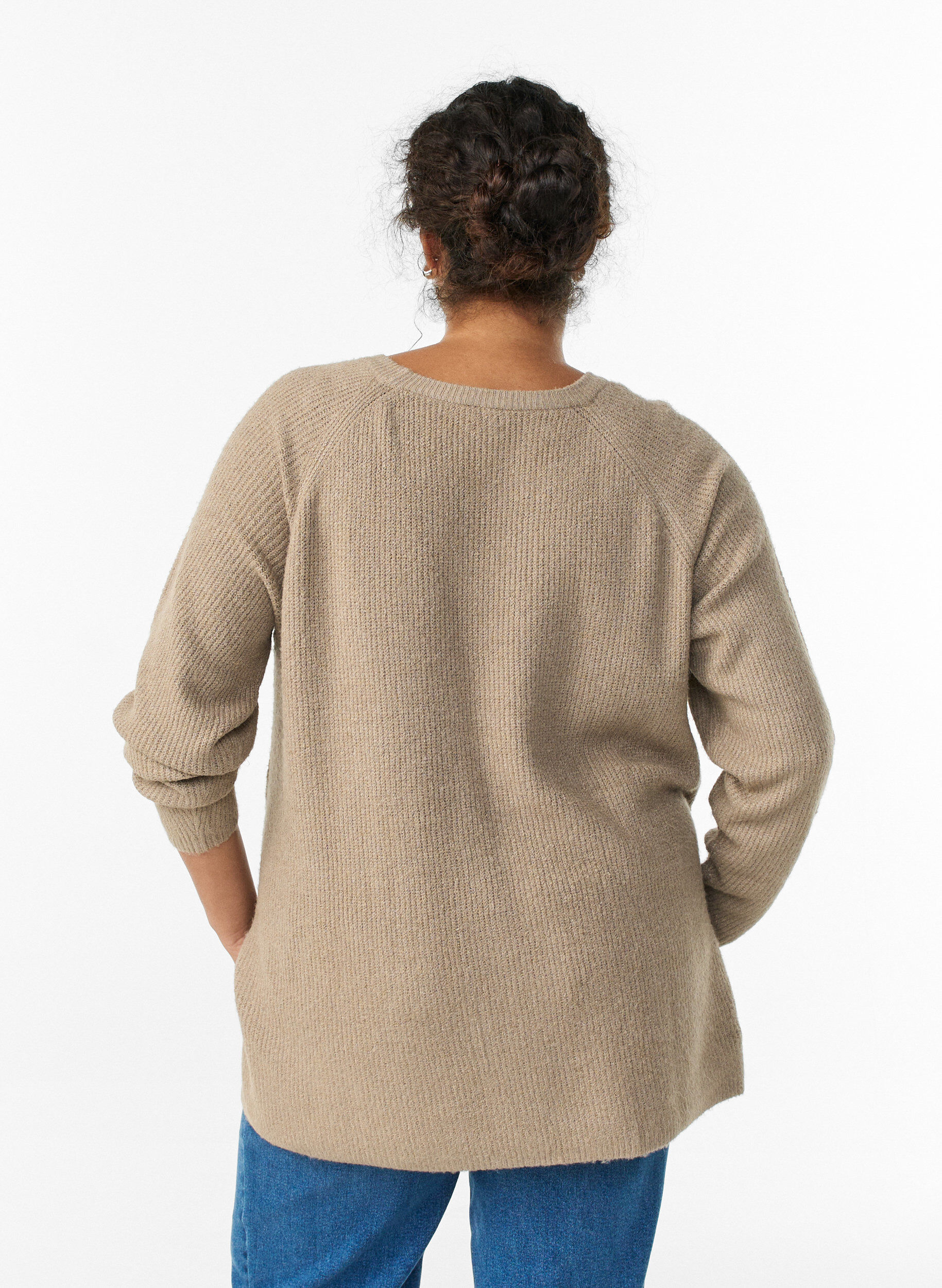 Zizzi Strikbluse med diagonalt m&oslash;nster og raglan&aelig;rmer, Beige, Model image number 2