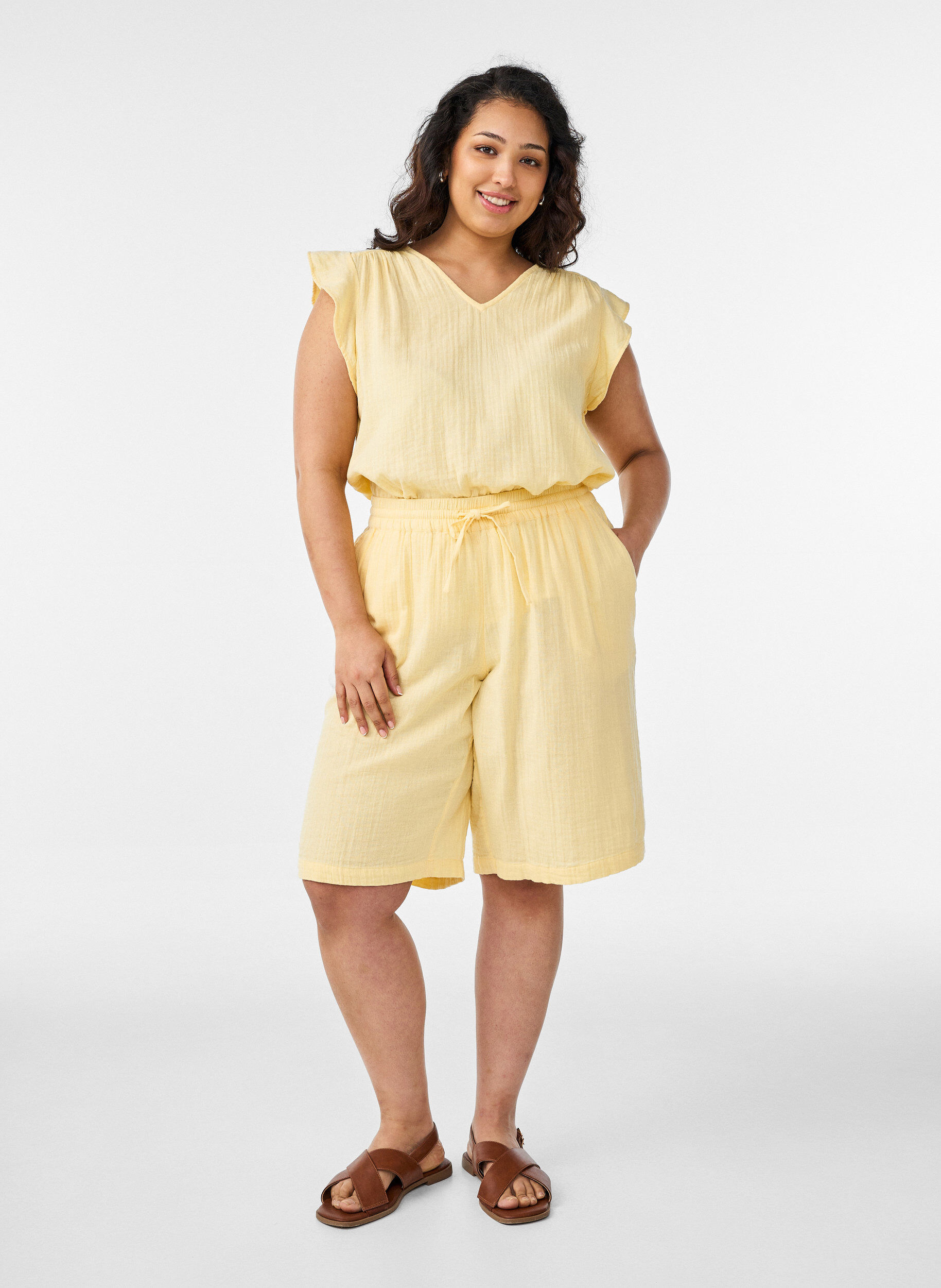 Zizzi&AElig;rmel&oslash;s top i bomuldsmusselin med fl&aelig;ser, Gul, Model image number 1