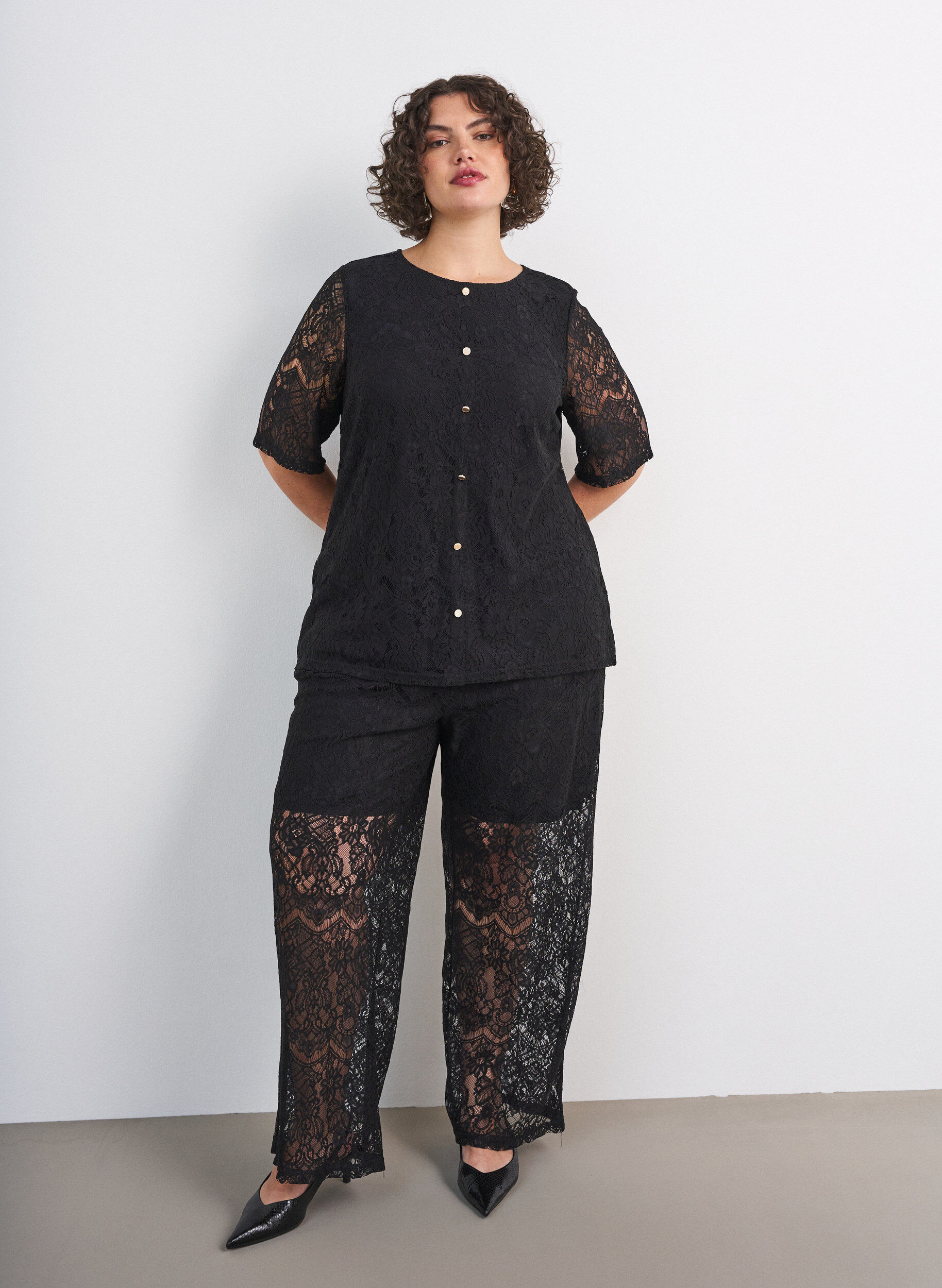 ZizziBlondebluse med dekorative knapper, Sort, Model image number 1