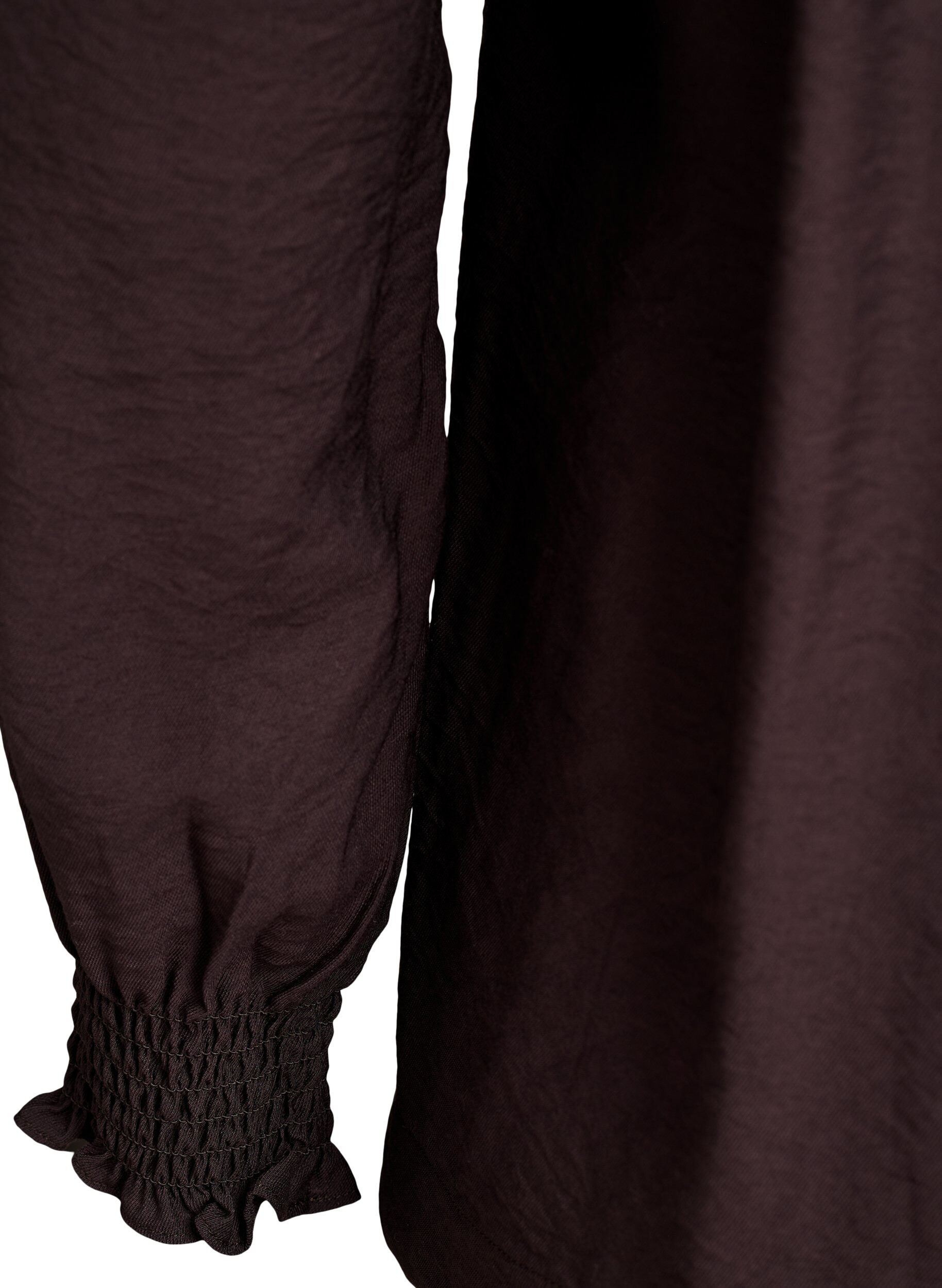 Zizzi Viskosebluse med smock og rynkedetaljer, Brun, Packshot image number 3
