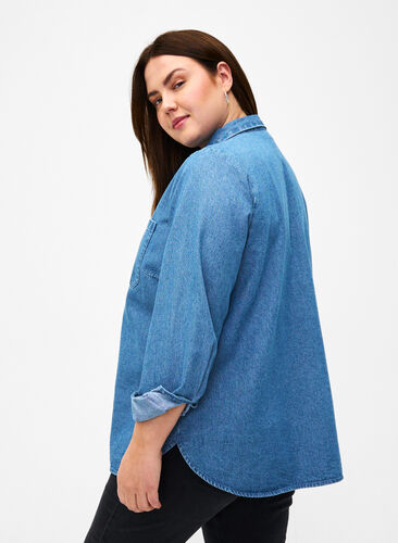 Langærmet denimskjorte med brystlomme, Light Blue Denim, Model image number 1