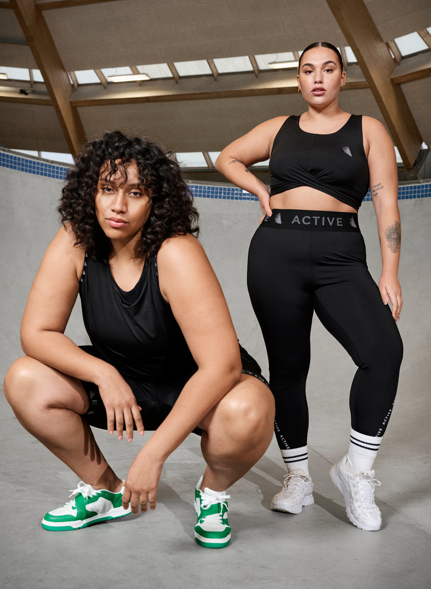 Zizzi Sports bh med krydsdetalje, Black, Image image number 0