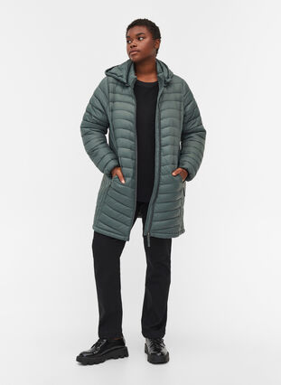 Quiltet letvægts jakke med aftagelig hætte og lommer, Urban Chic, Model image number 2