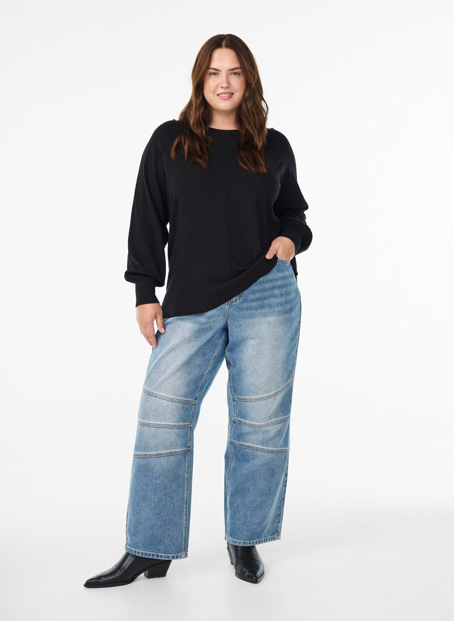 Zizzi Strikbluse med midters&oslash;m og raglan&aelig;rmer, Sort, Model image number 1