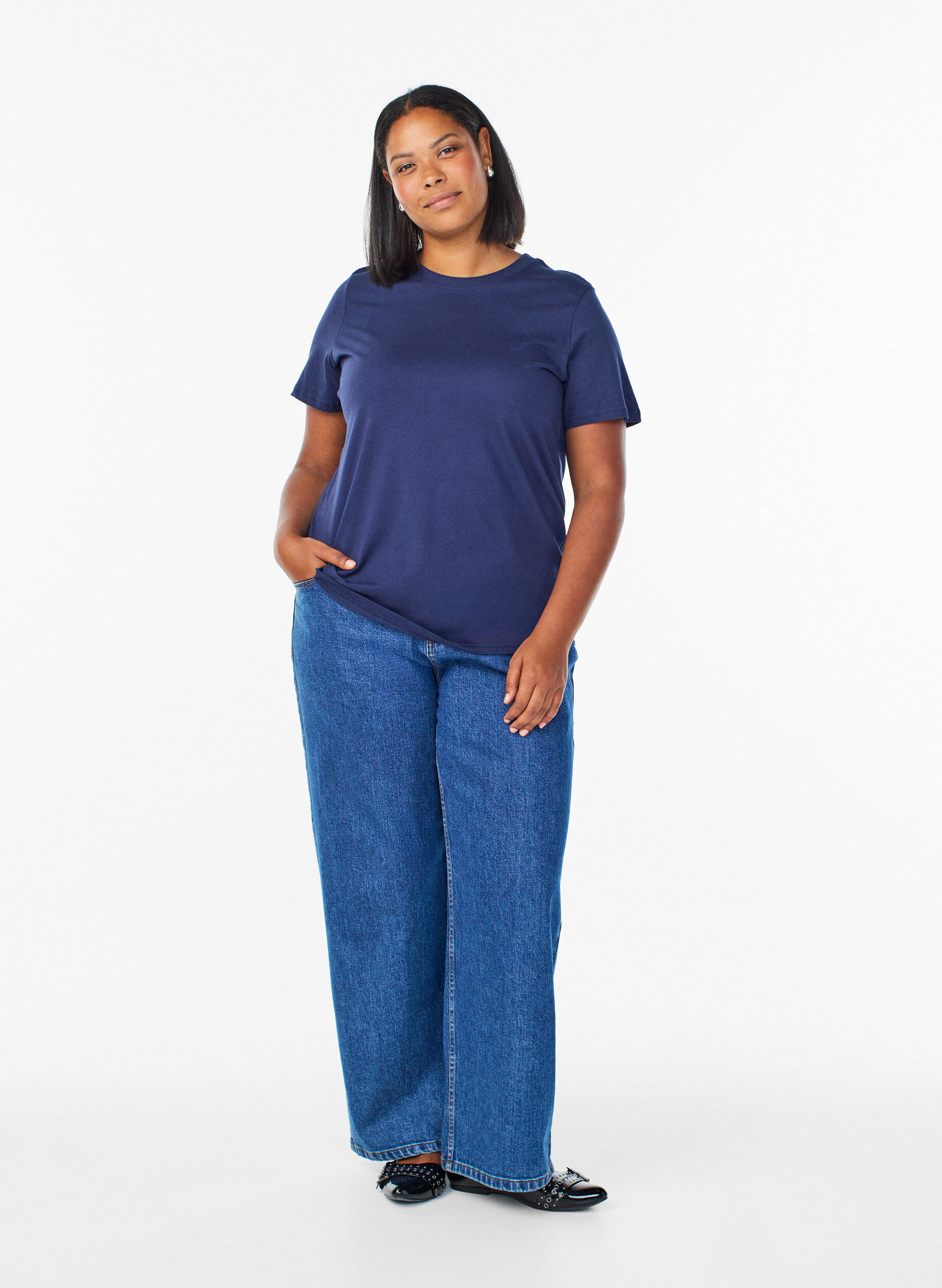 Zizzi Basis t-shirt i bomuld med rund hals, Bl&aring;, Model image number 1