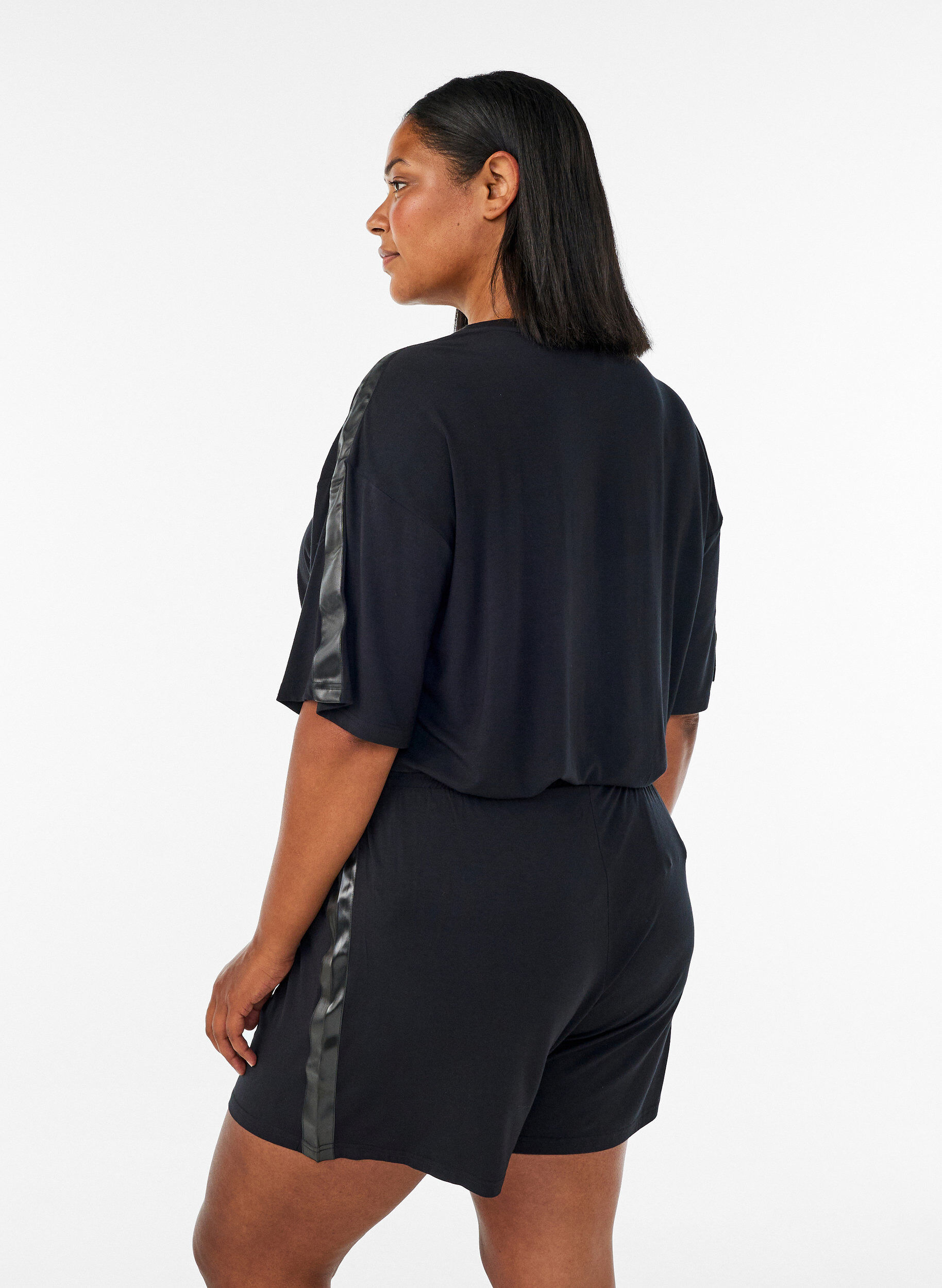 ZizziNat T-shirt i modal med kontrastb&aring;nd, Sort, Model image number 2