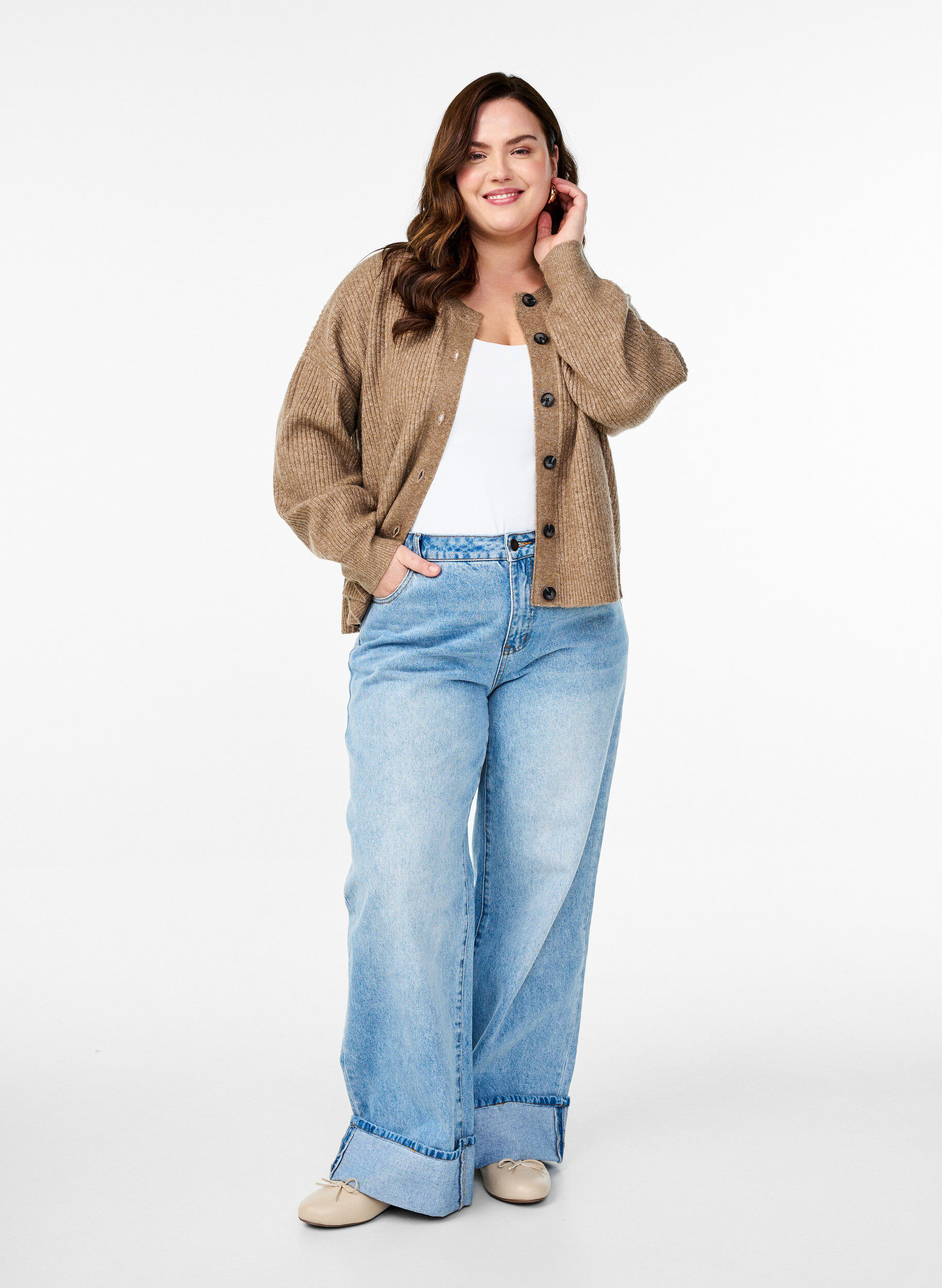 Zizzi Ribstrikket cardigan med knapper, Brun, Model image number 1