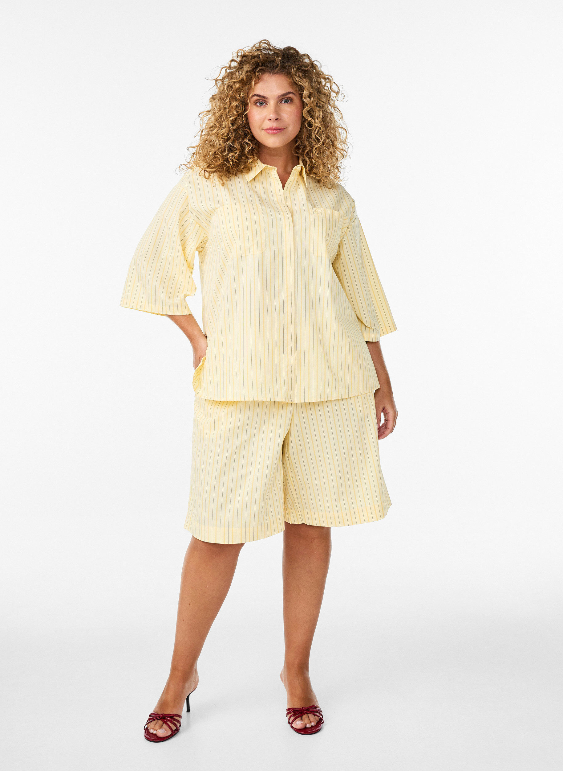 ZizziStribet skjortebluse i l&oslash;s pasform, Gul, Model image number 1