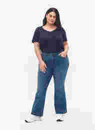 Højtaljede Ellen jeans med bootcut , Blue denim, Model